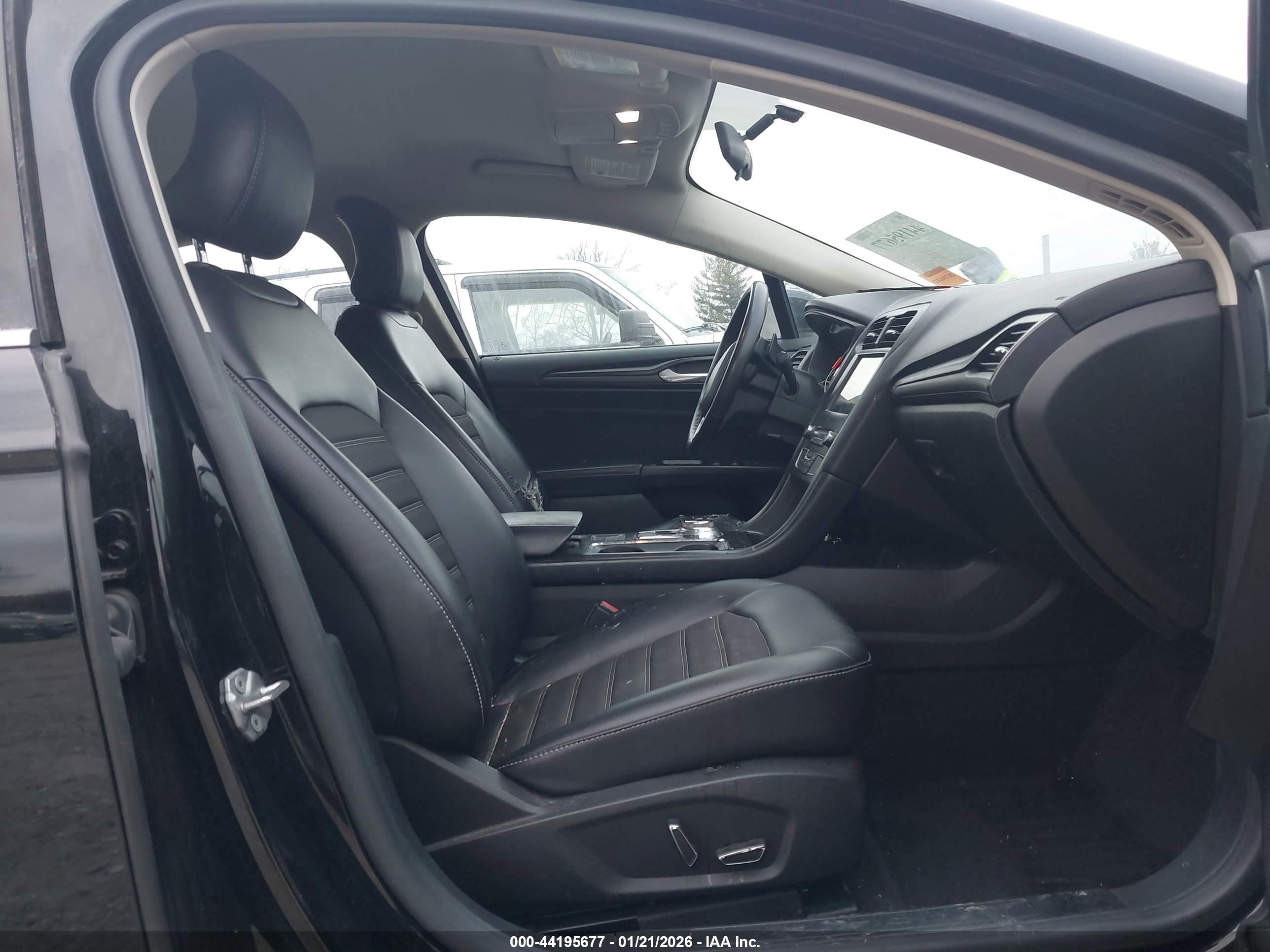 FORD FUSION image 5