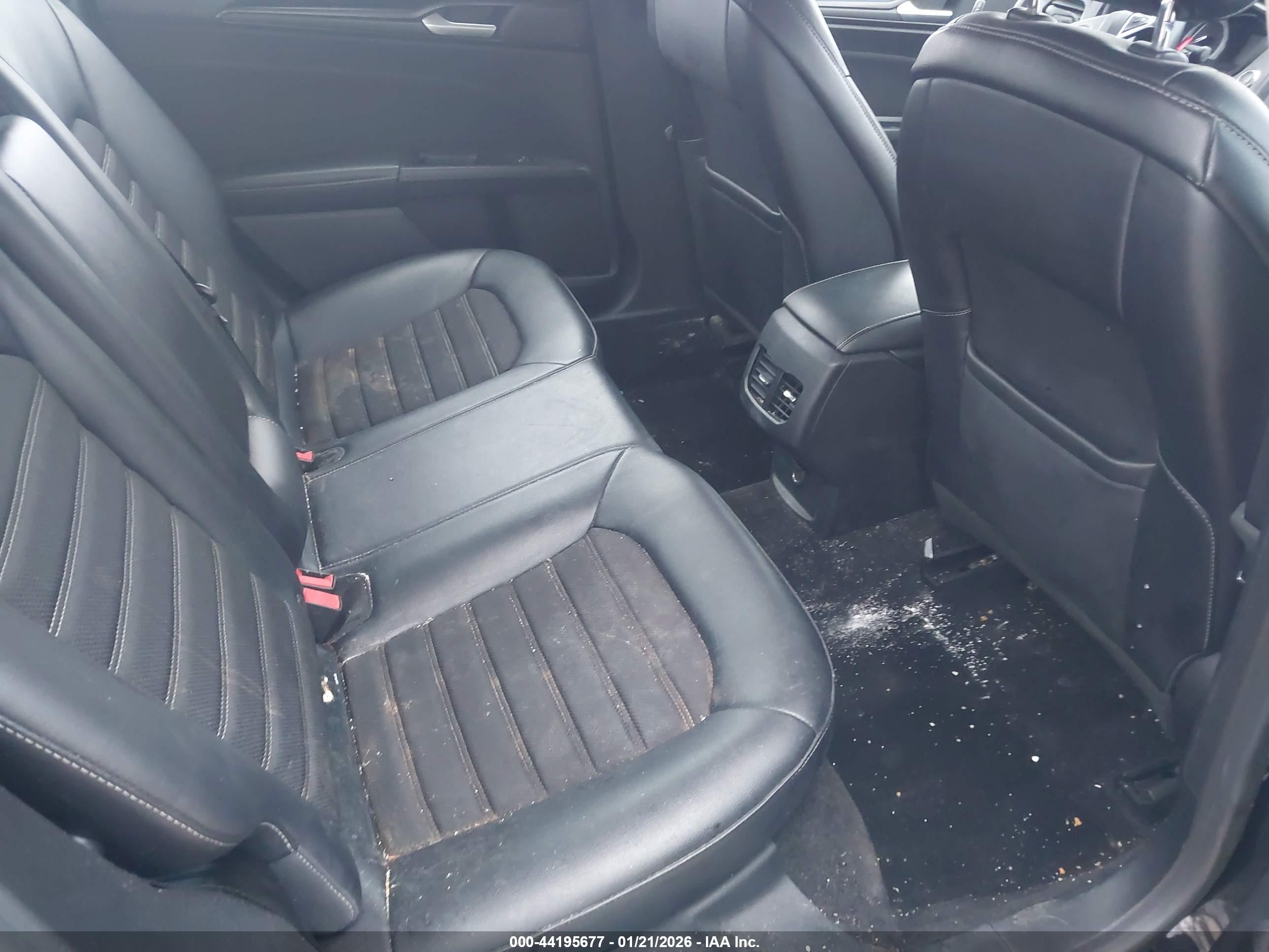 FORD FUSION image 8
