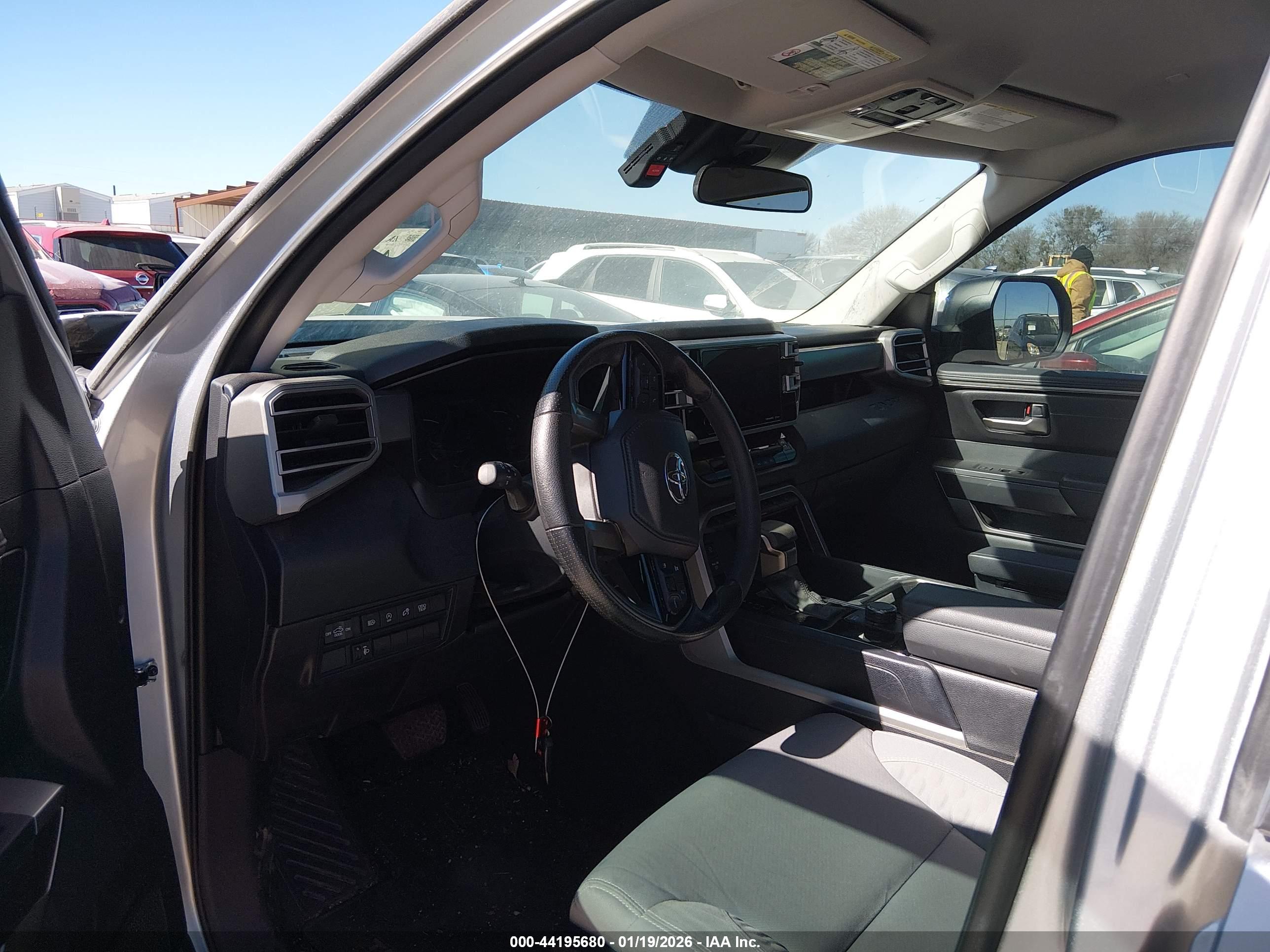 TOYOTA TUNDRA image 10