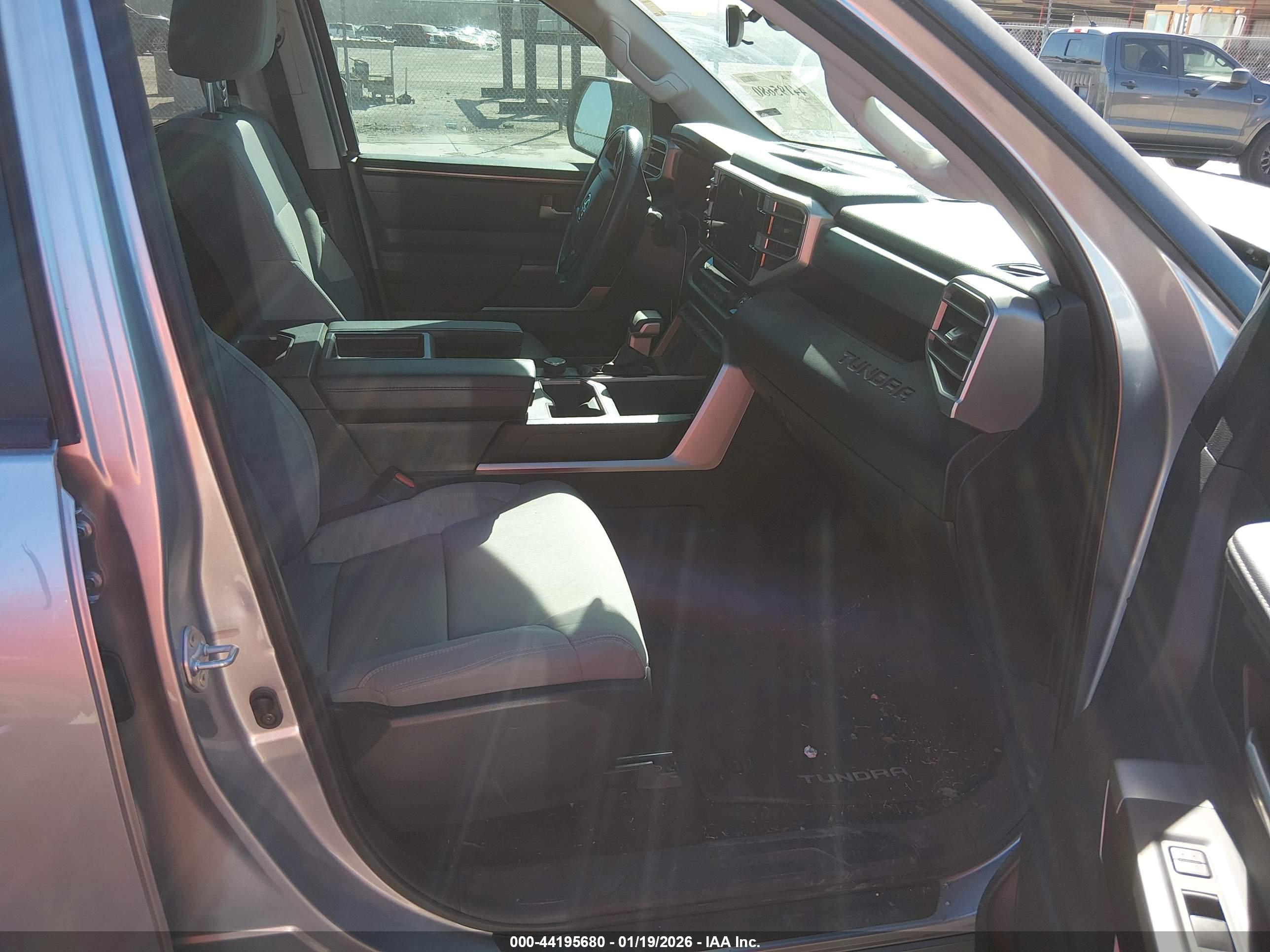 TOYOTA TUNDRA image 5