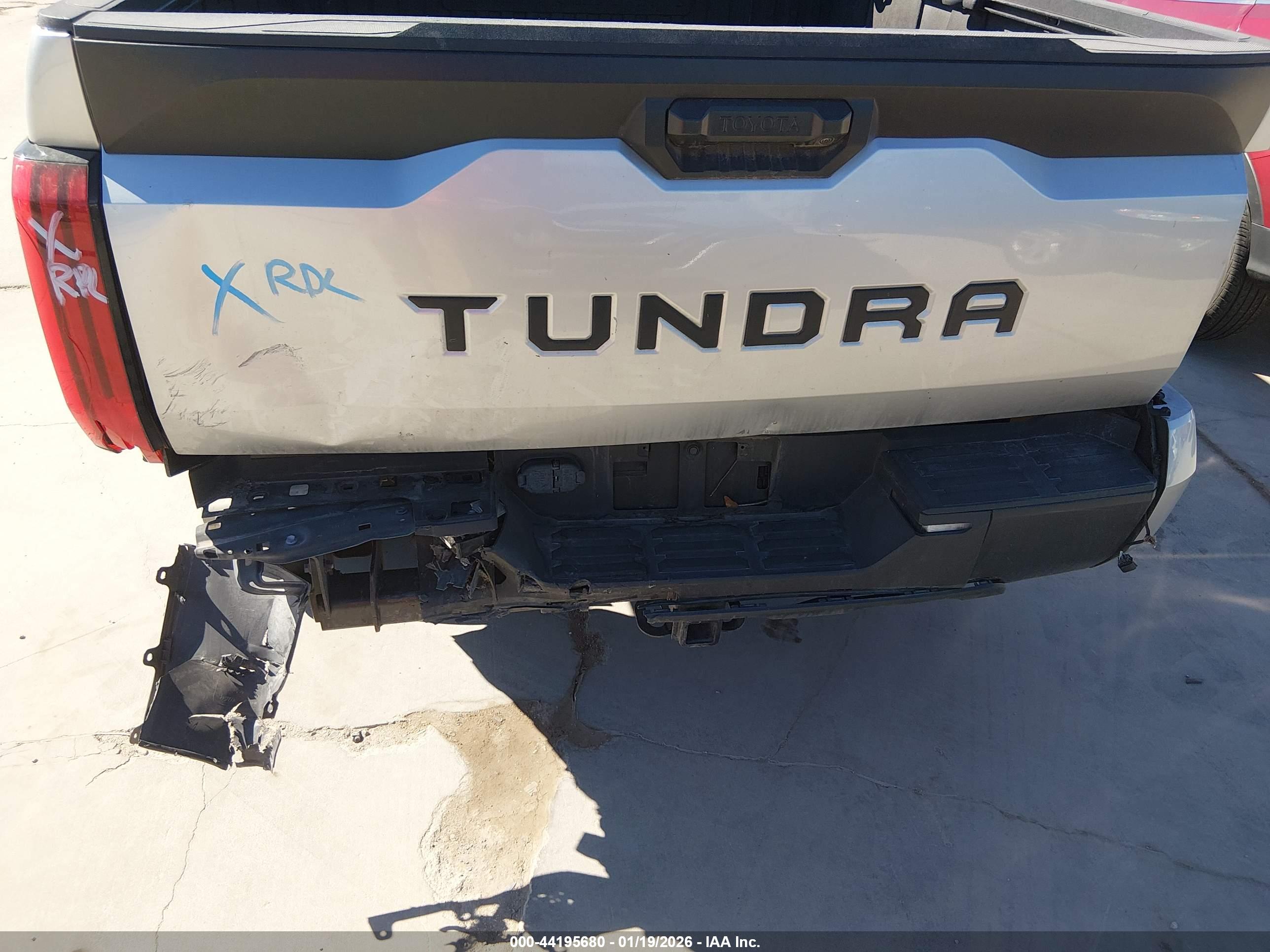 TOYOTA TUNDRA image 6