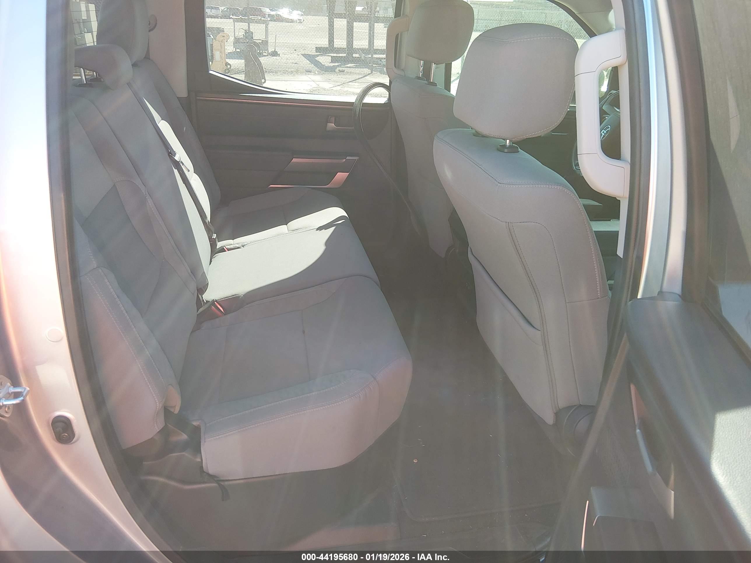 TOYOTA TUNDRA image 8