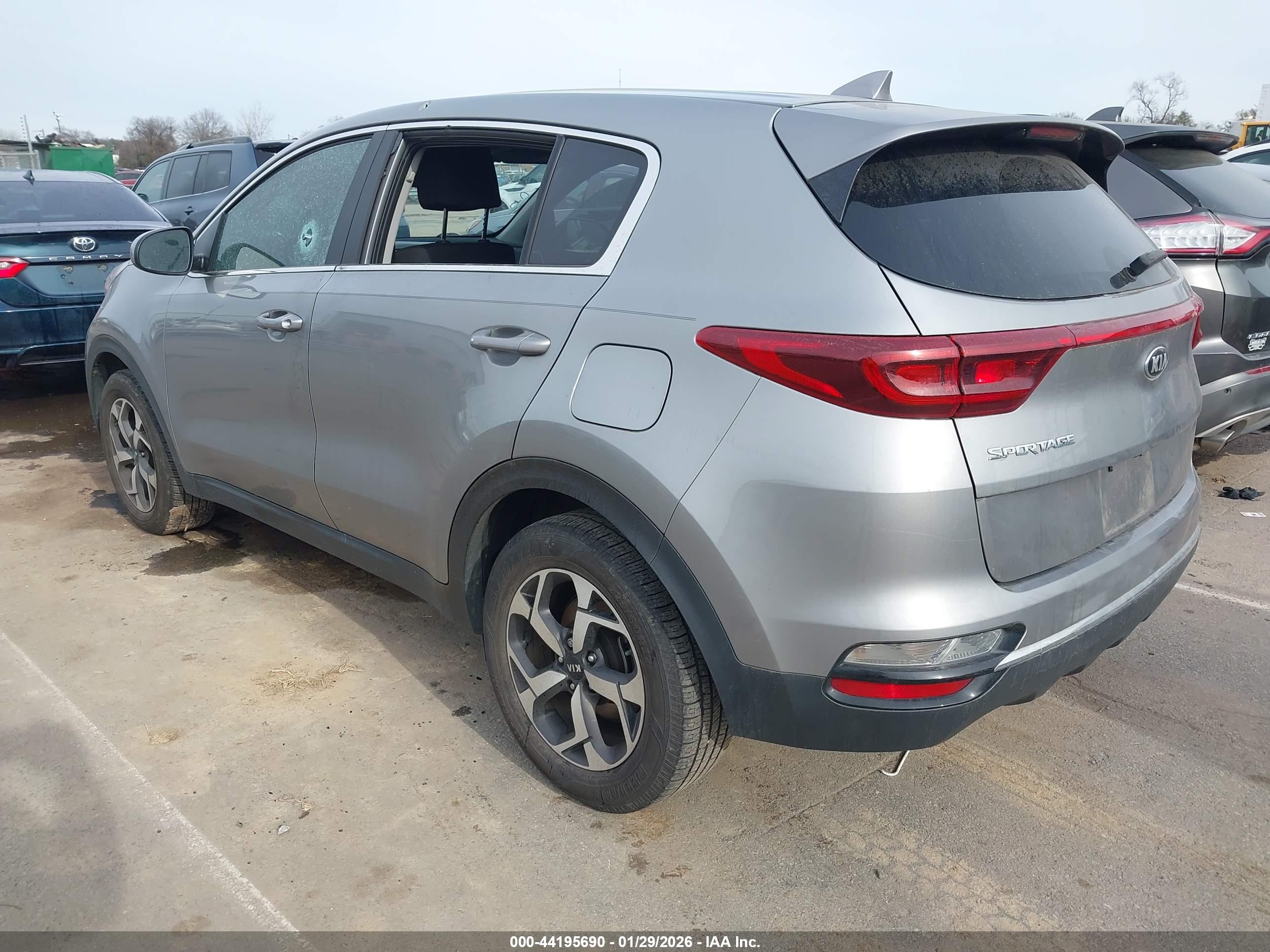 KIA SPORTAGE image 3