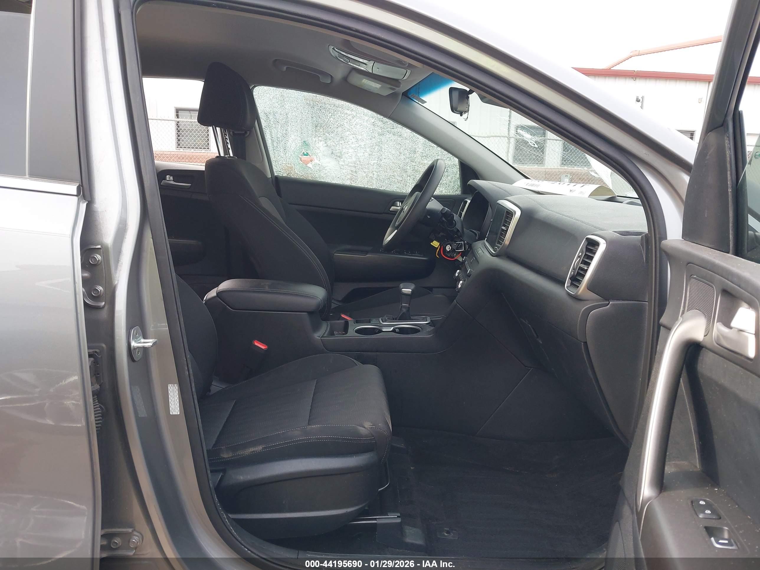 KIA SPORTAGE image 5