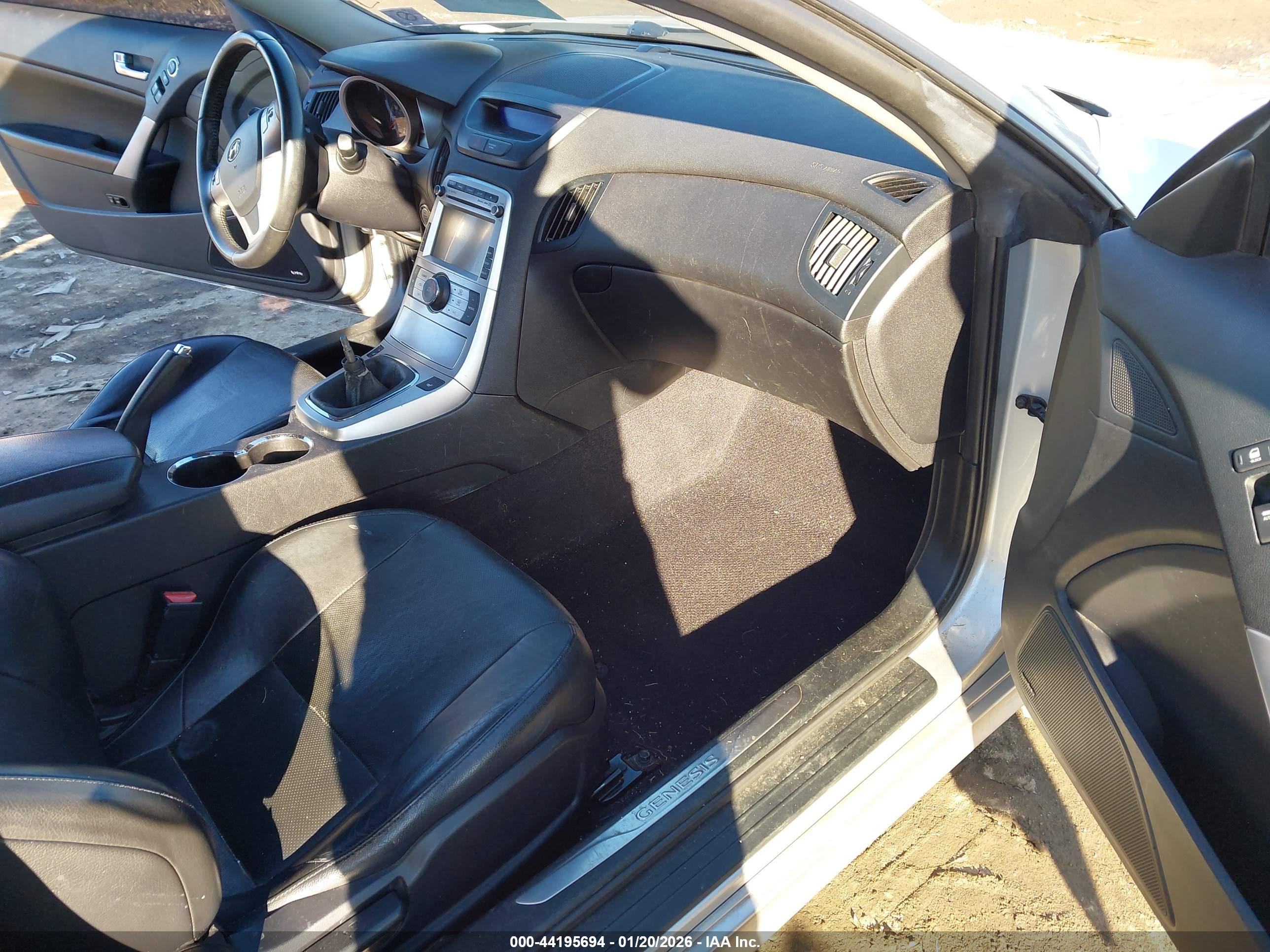 HYUNDAI GENESIS image 5