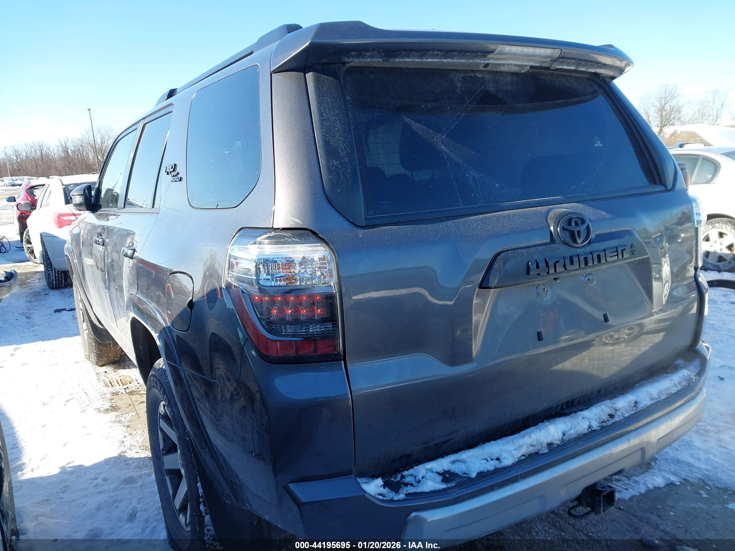 TOYOTA 4RUNNER image 3