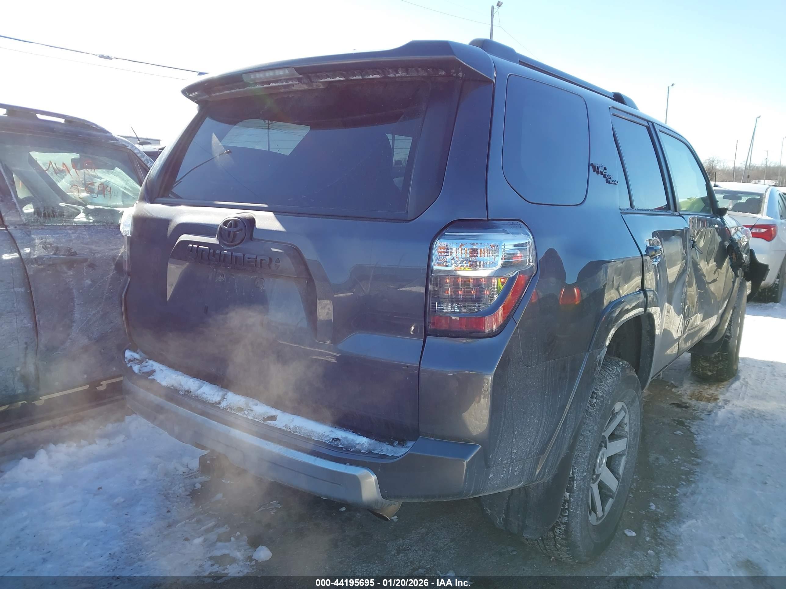TOYOTA 4RUNNER image 4
