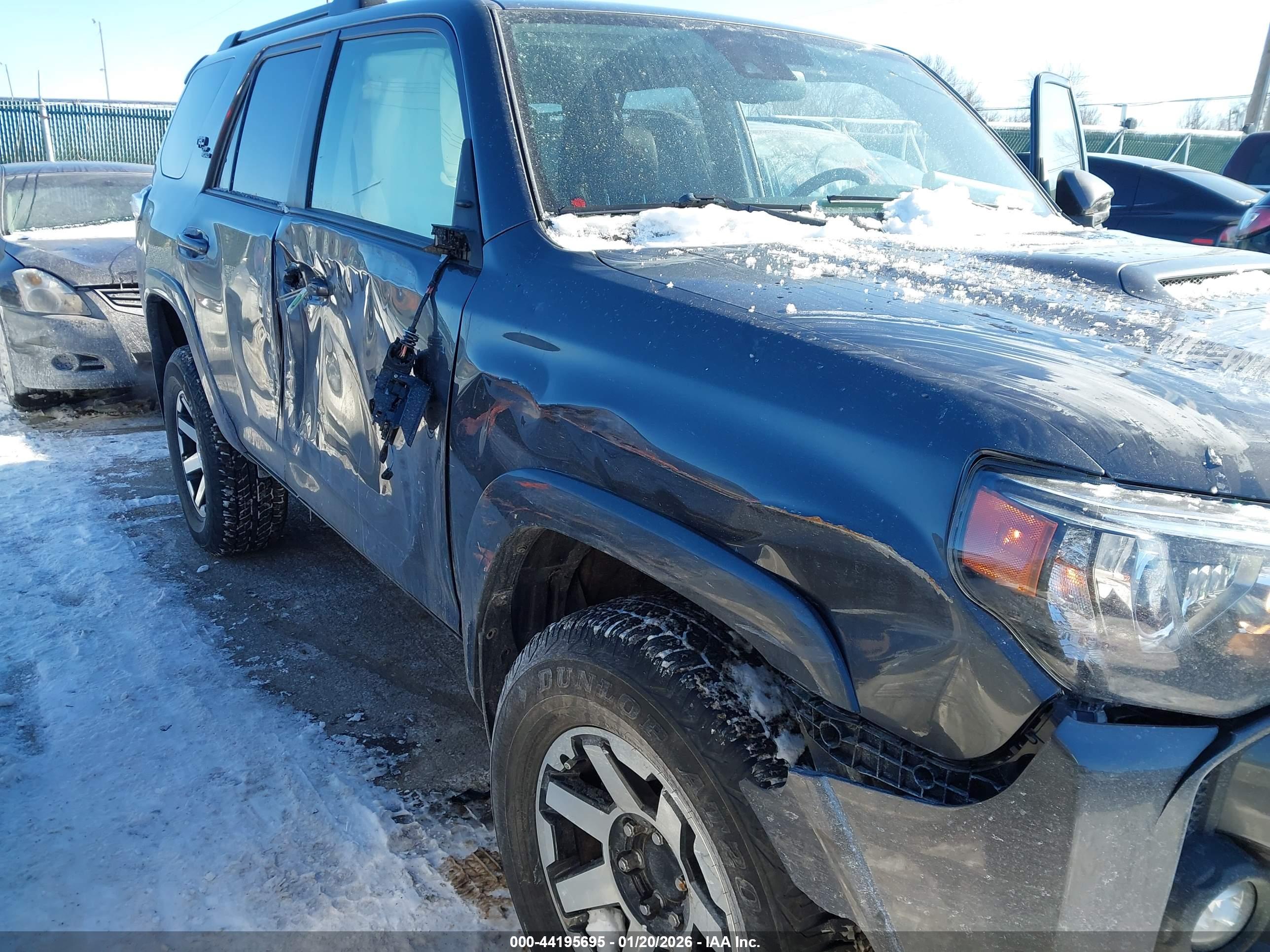 TOYOTA 4RUNNER image 6