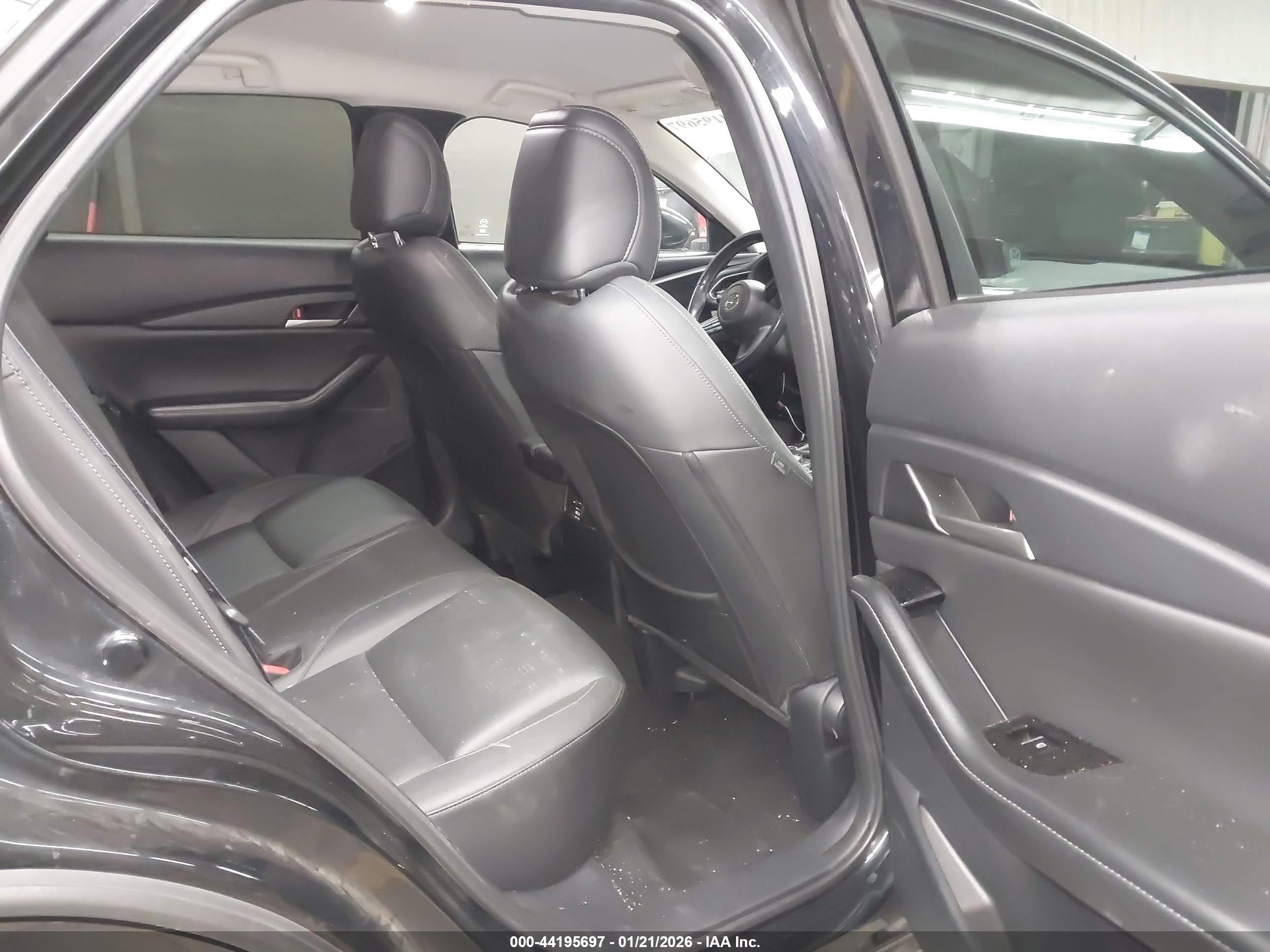 MAZDA CX-30 image 8