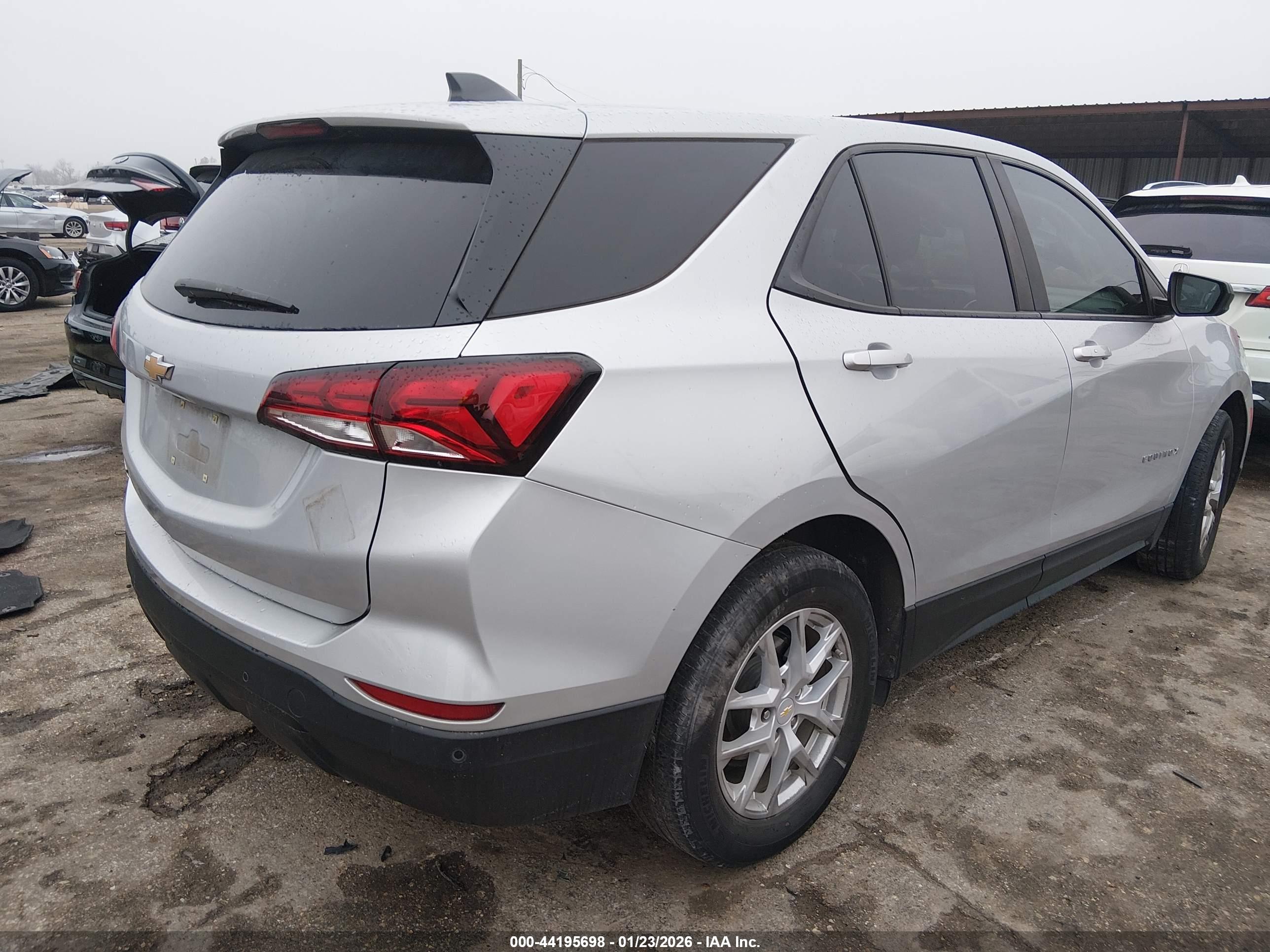 CHEVROLET EQUINOX image 4
