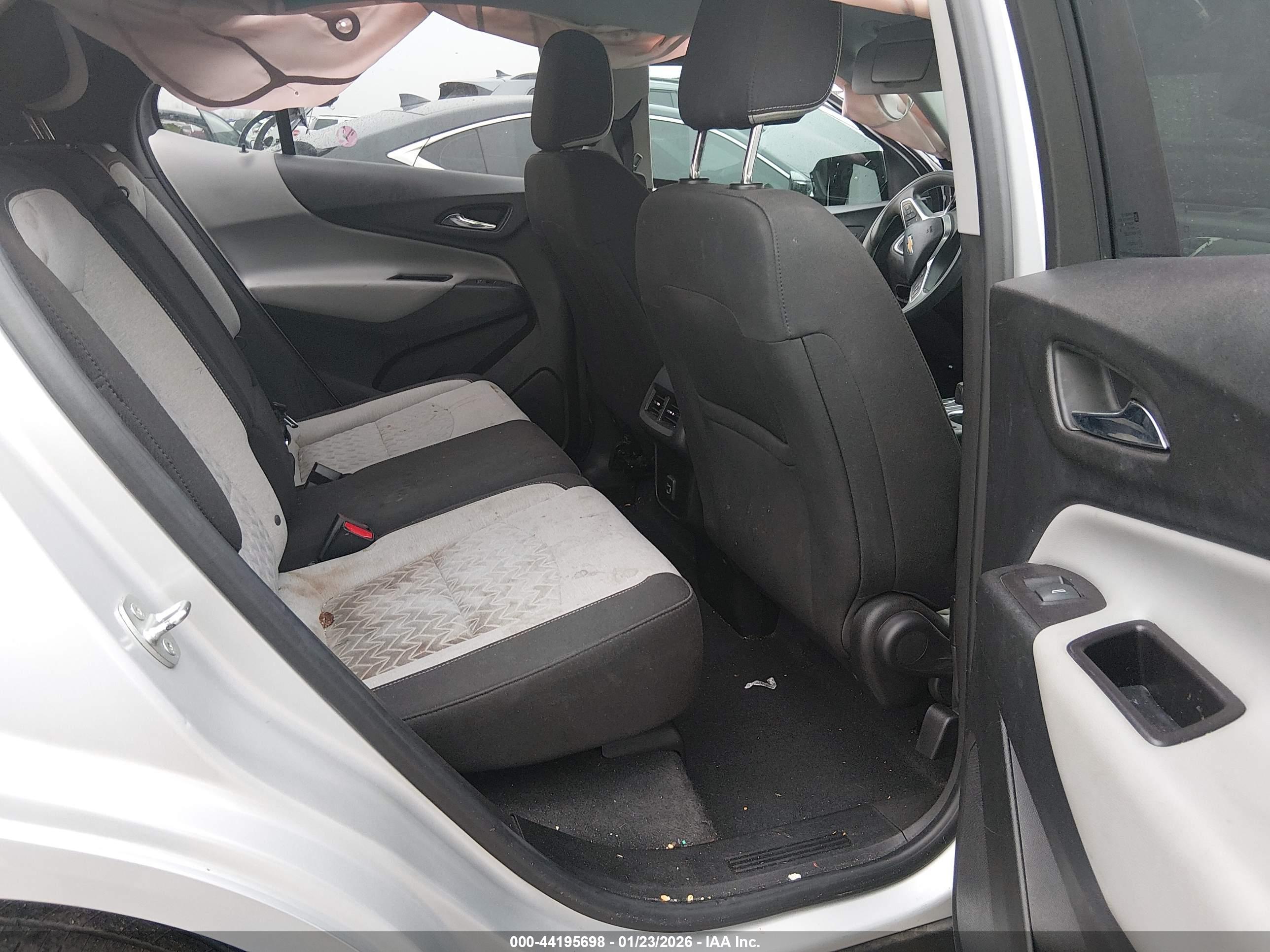 CHEVROLET EQUINOX image 8