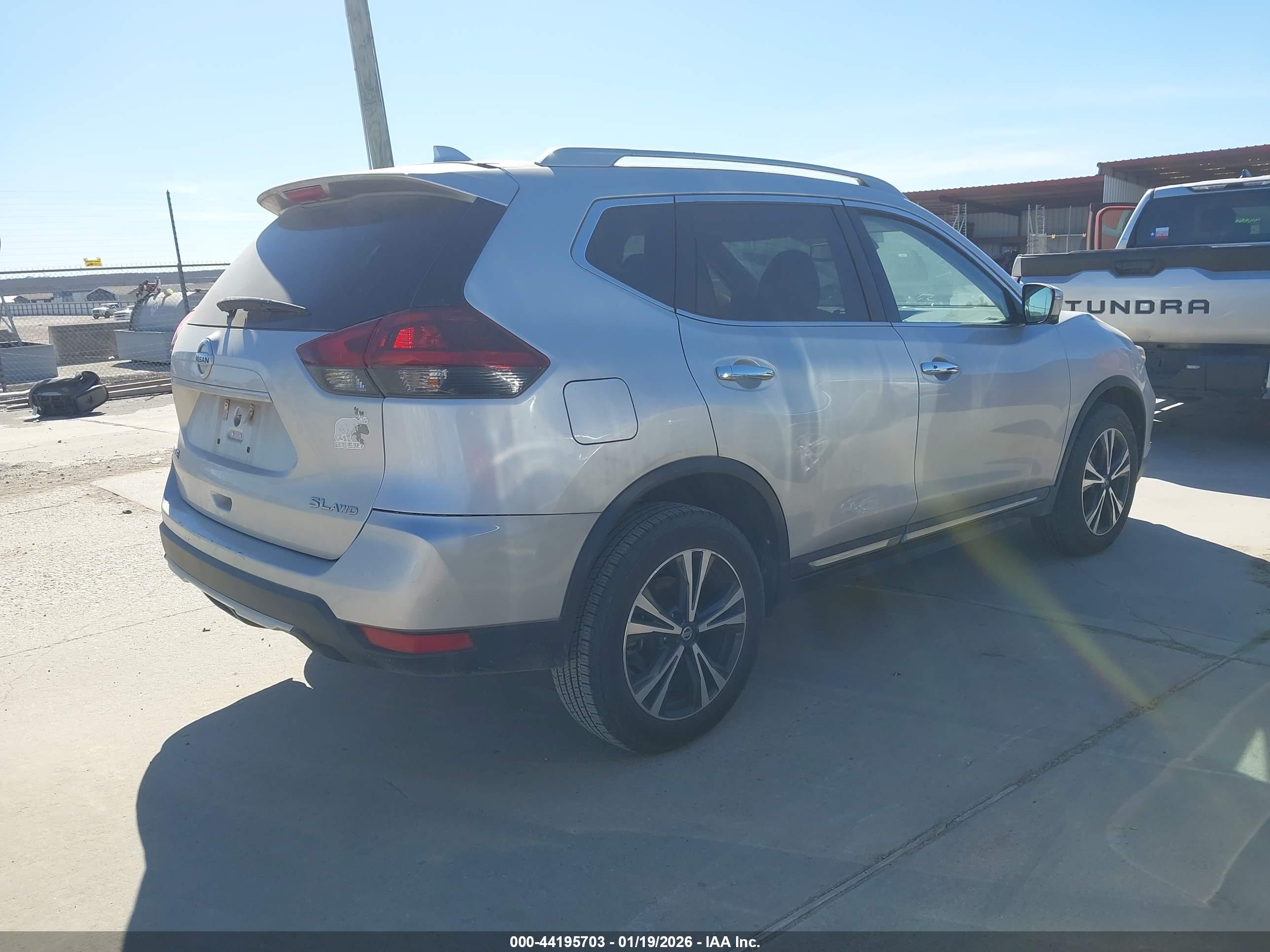 NISSAN ROGUE image 4