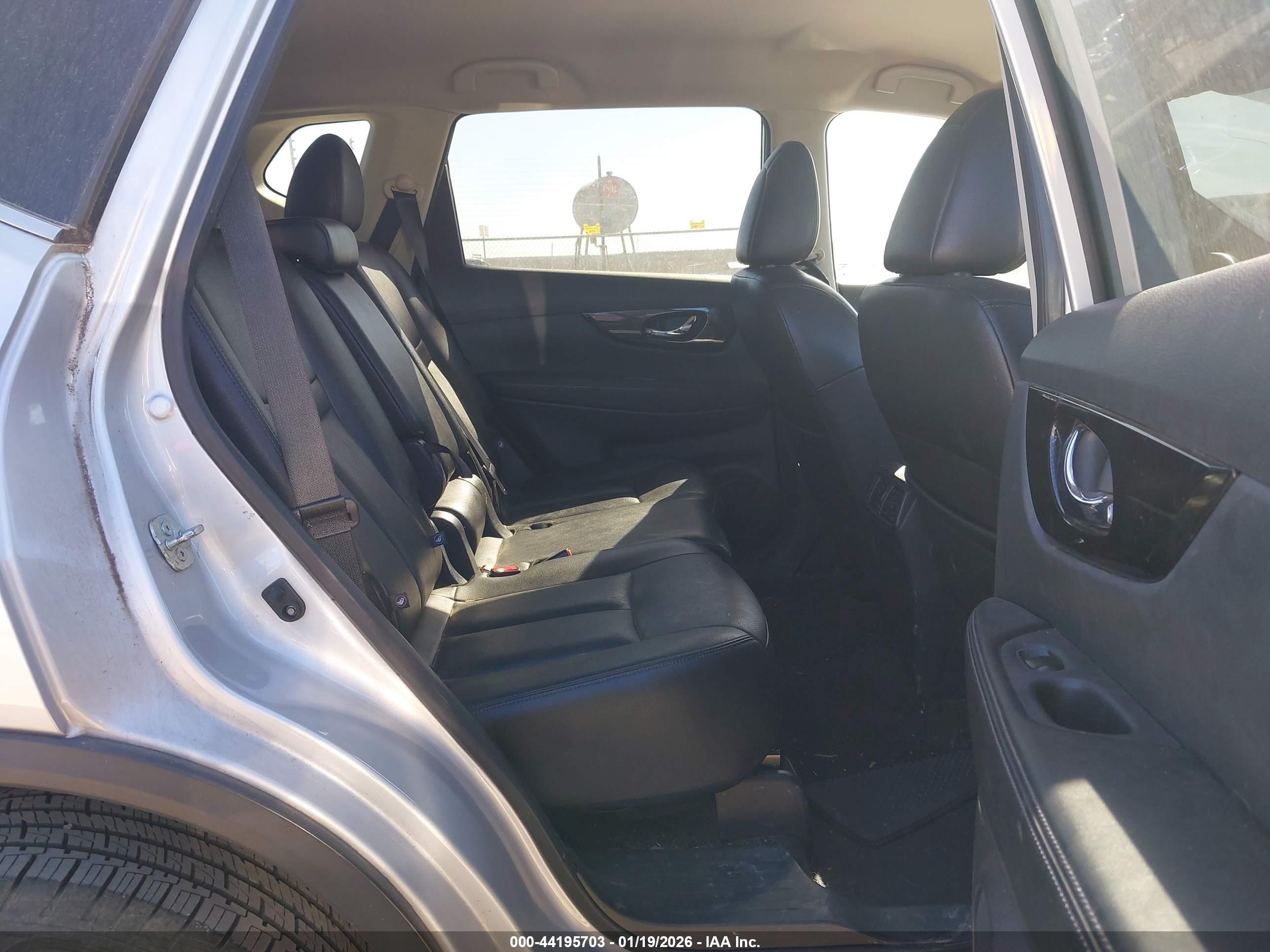 NISSAN ROGUE image 8