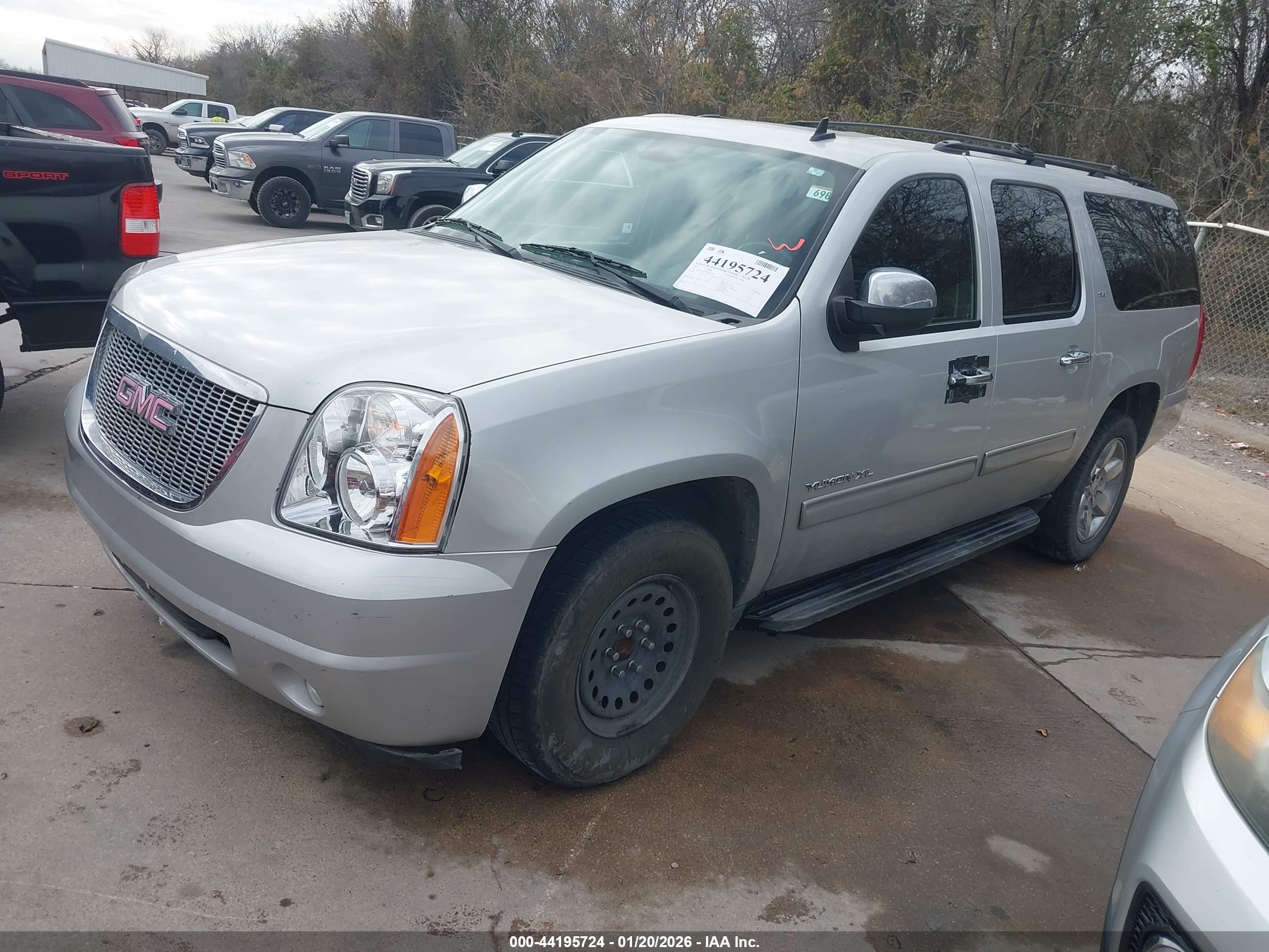 GMC YUKON image 2