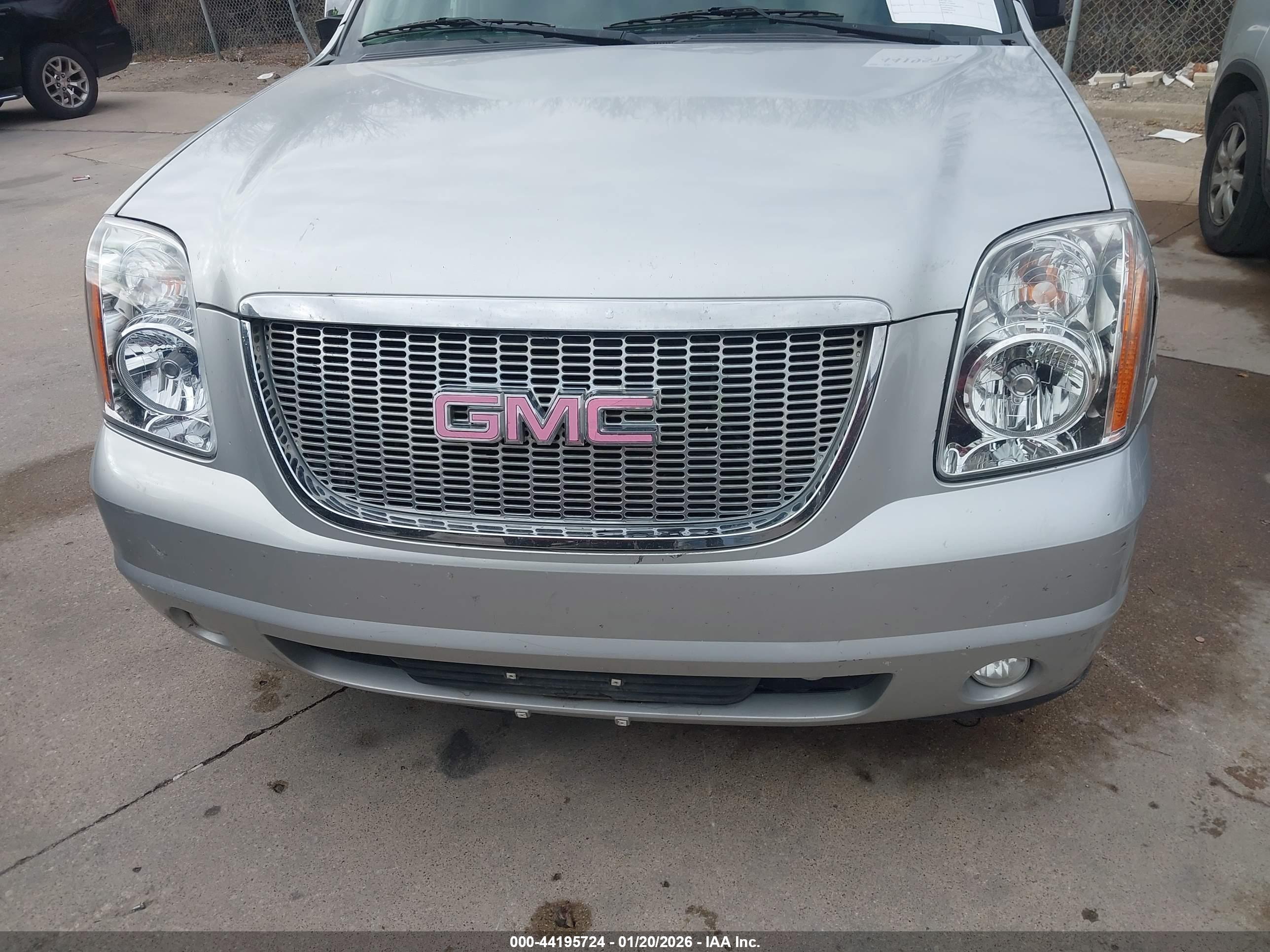 GMC YUKON image 6