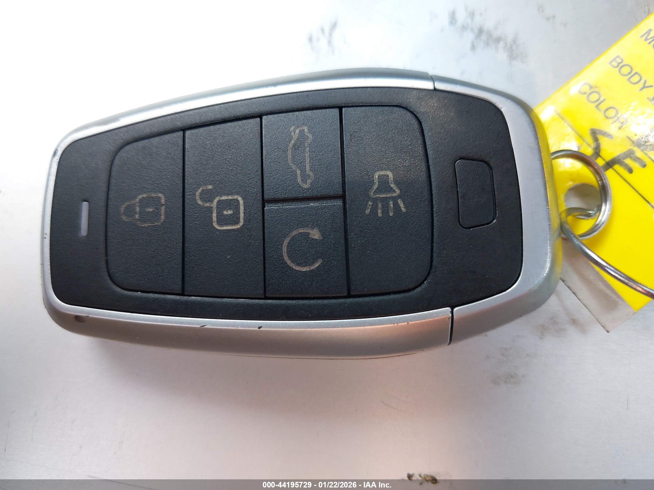 KIA K900 image 11