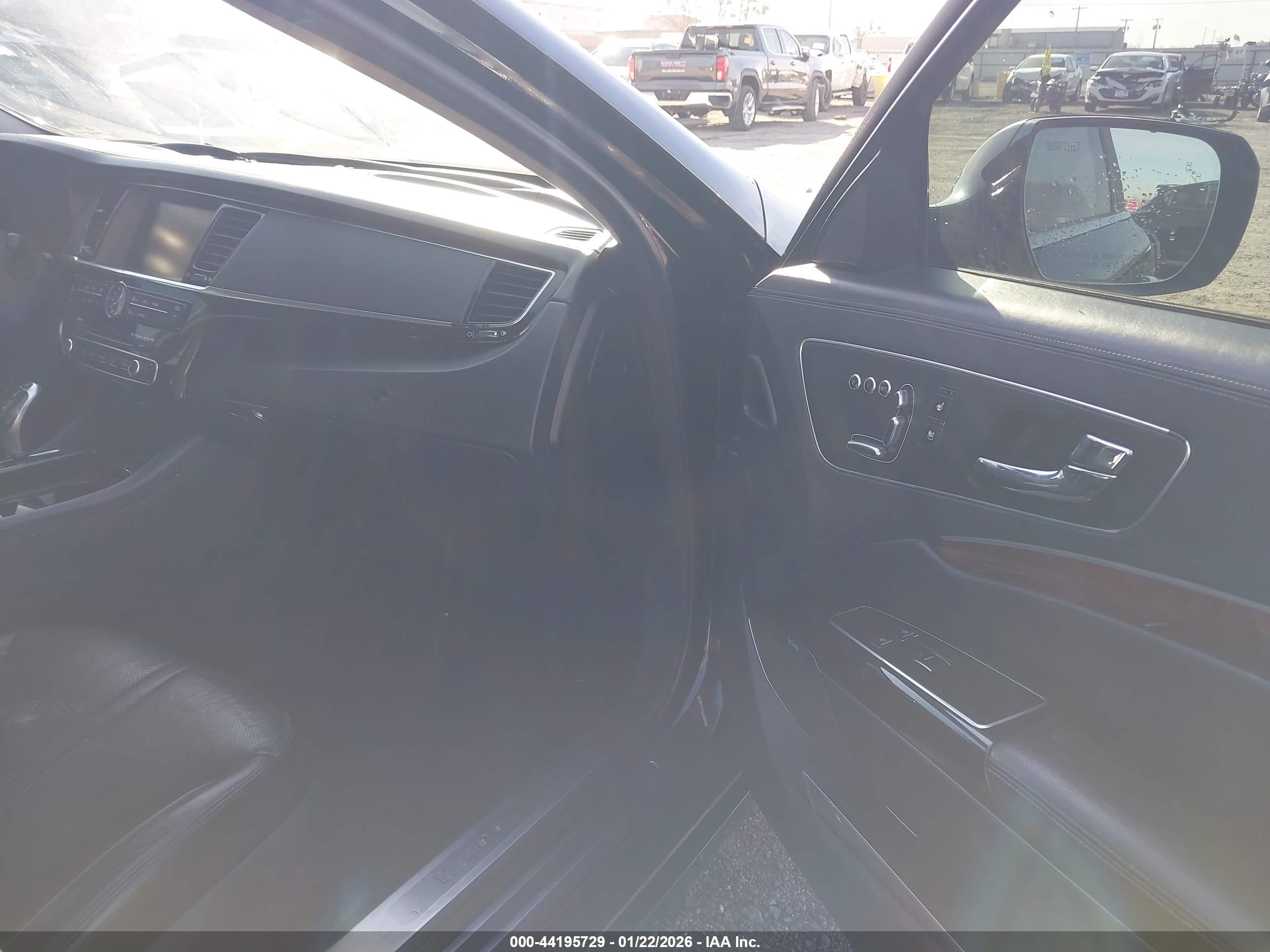 KIA K900 image 5