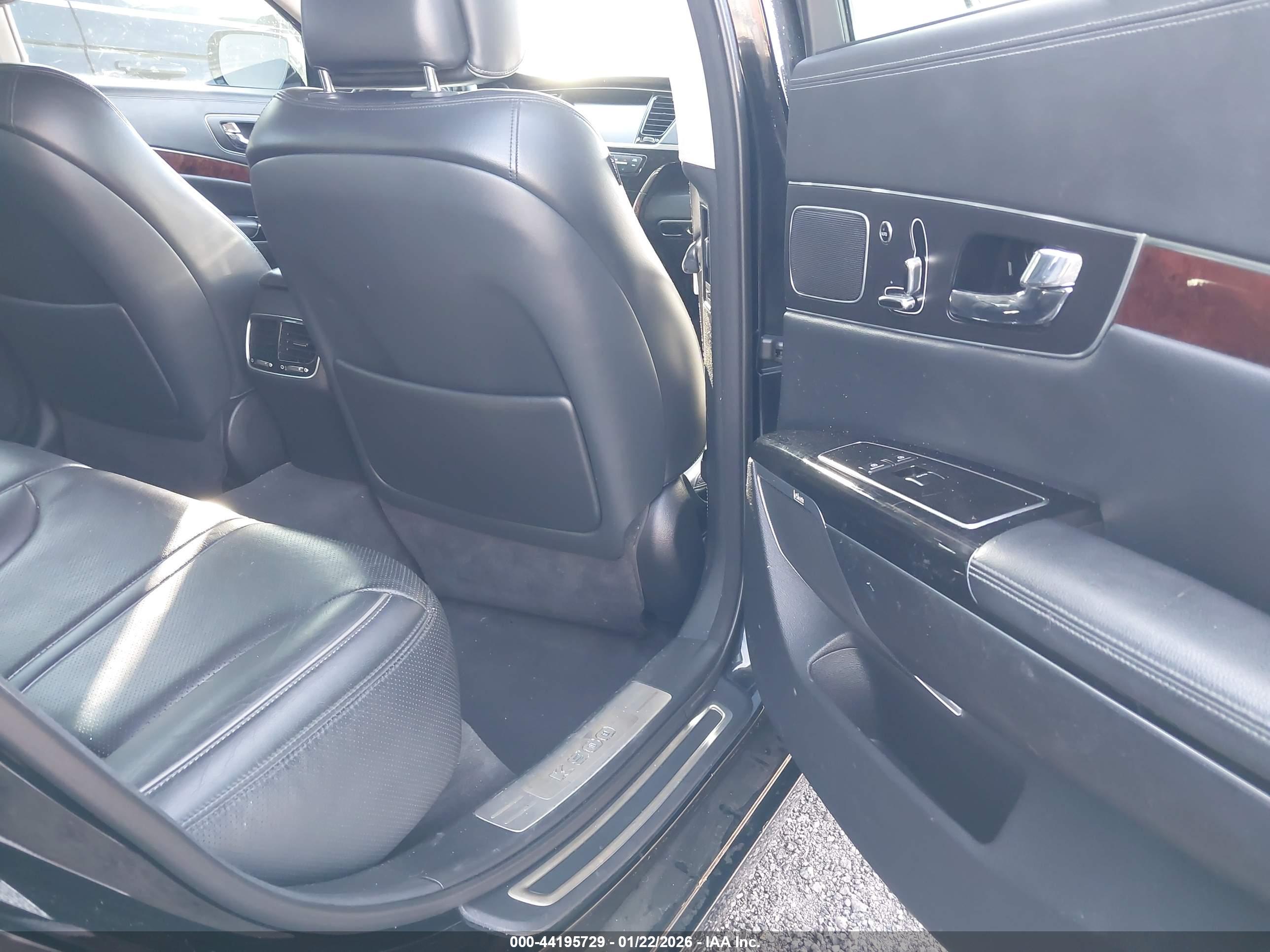 KIA K900 image 8