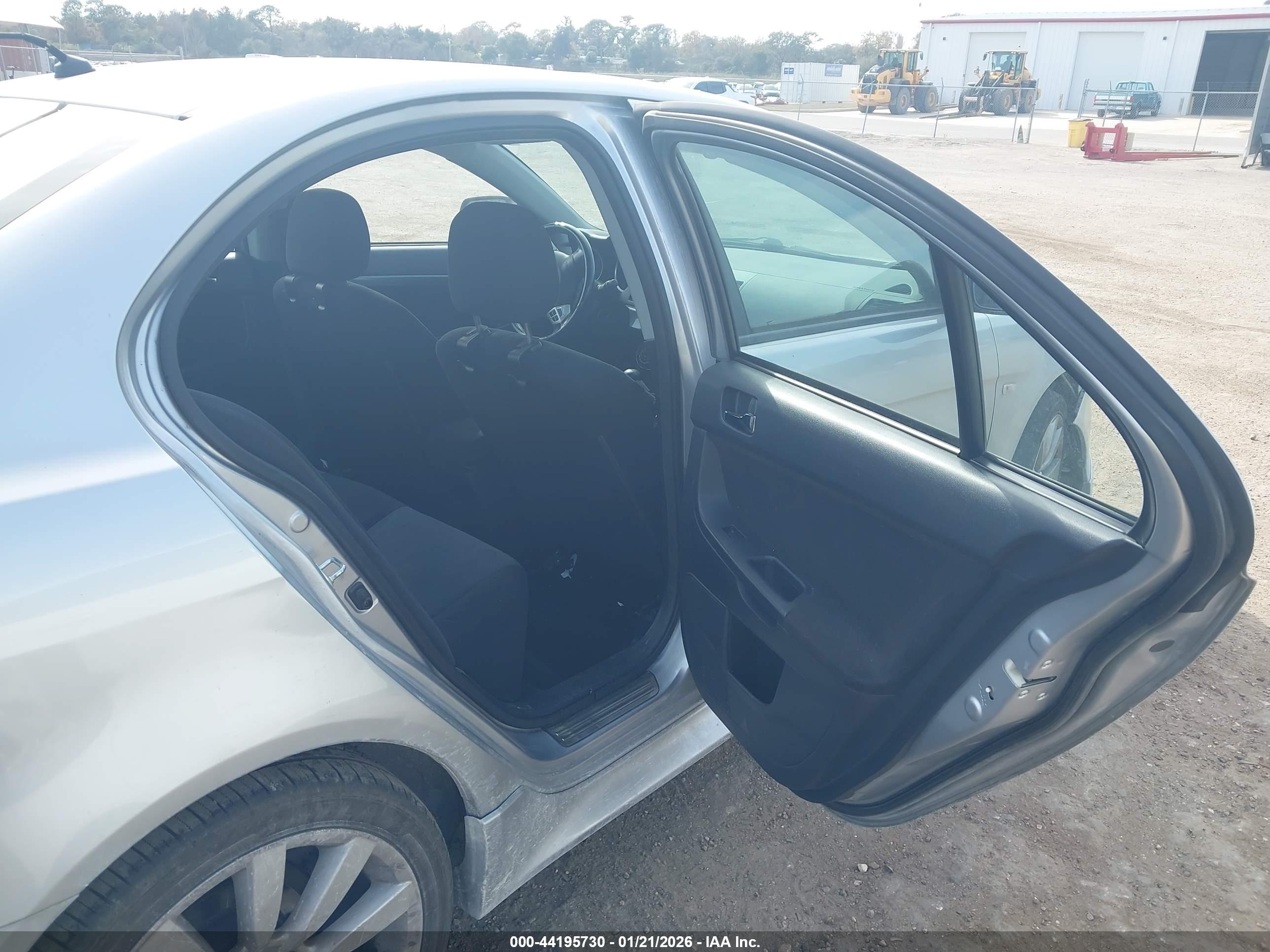 MITSUBISHI LANCER image 8