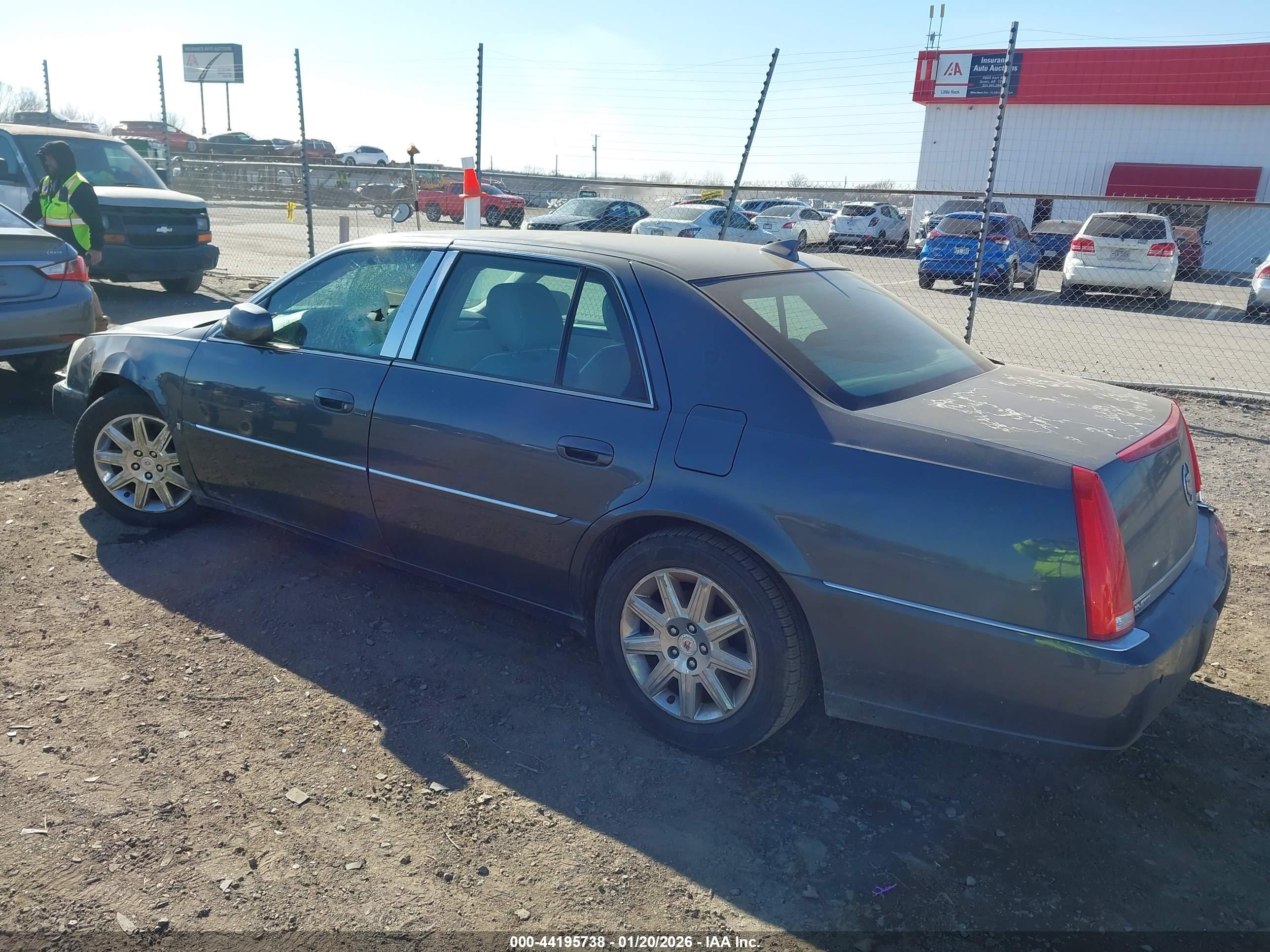 CADILLAC DTS image 3