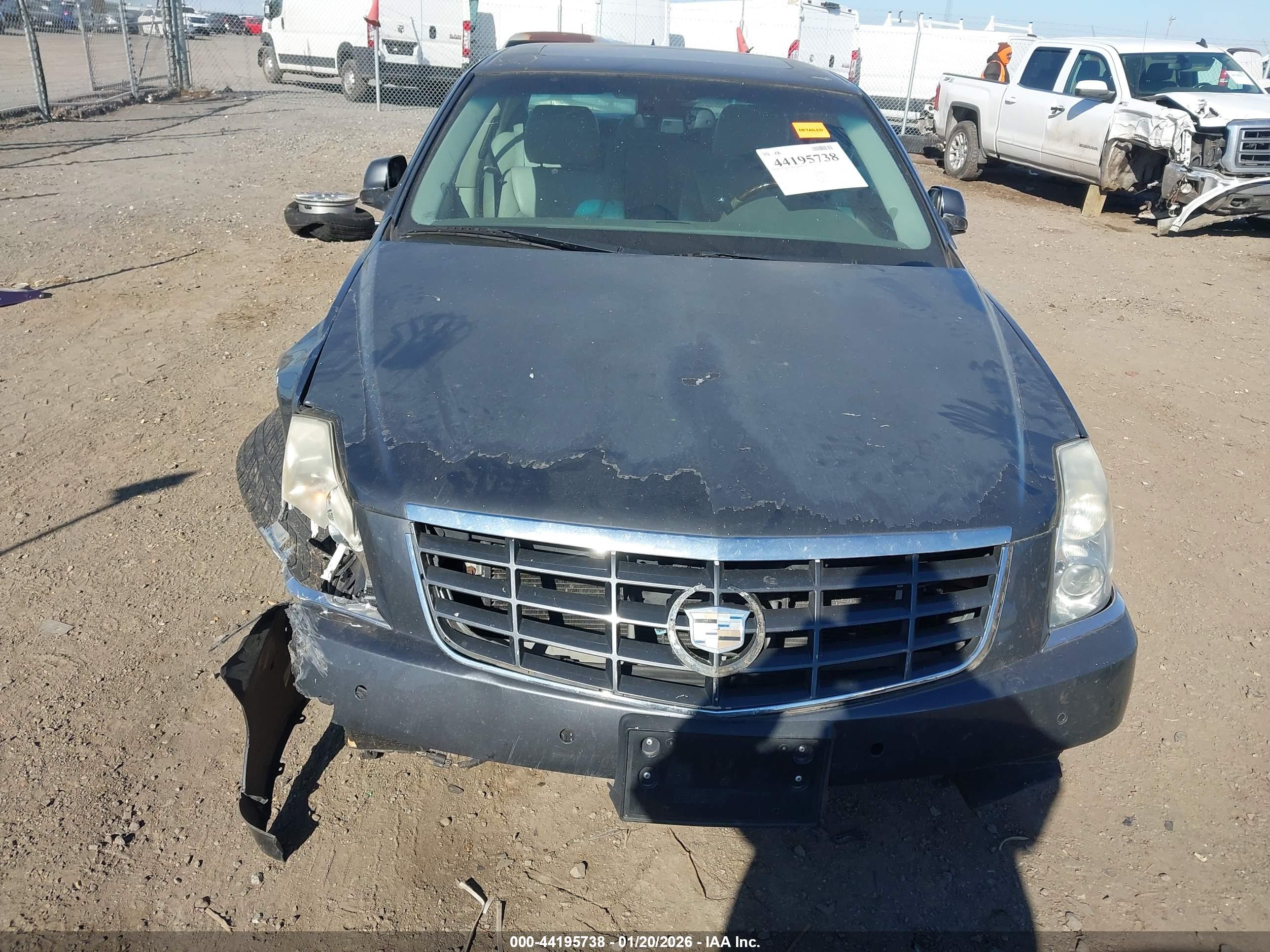 CADILLAC DTS image 6