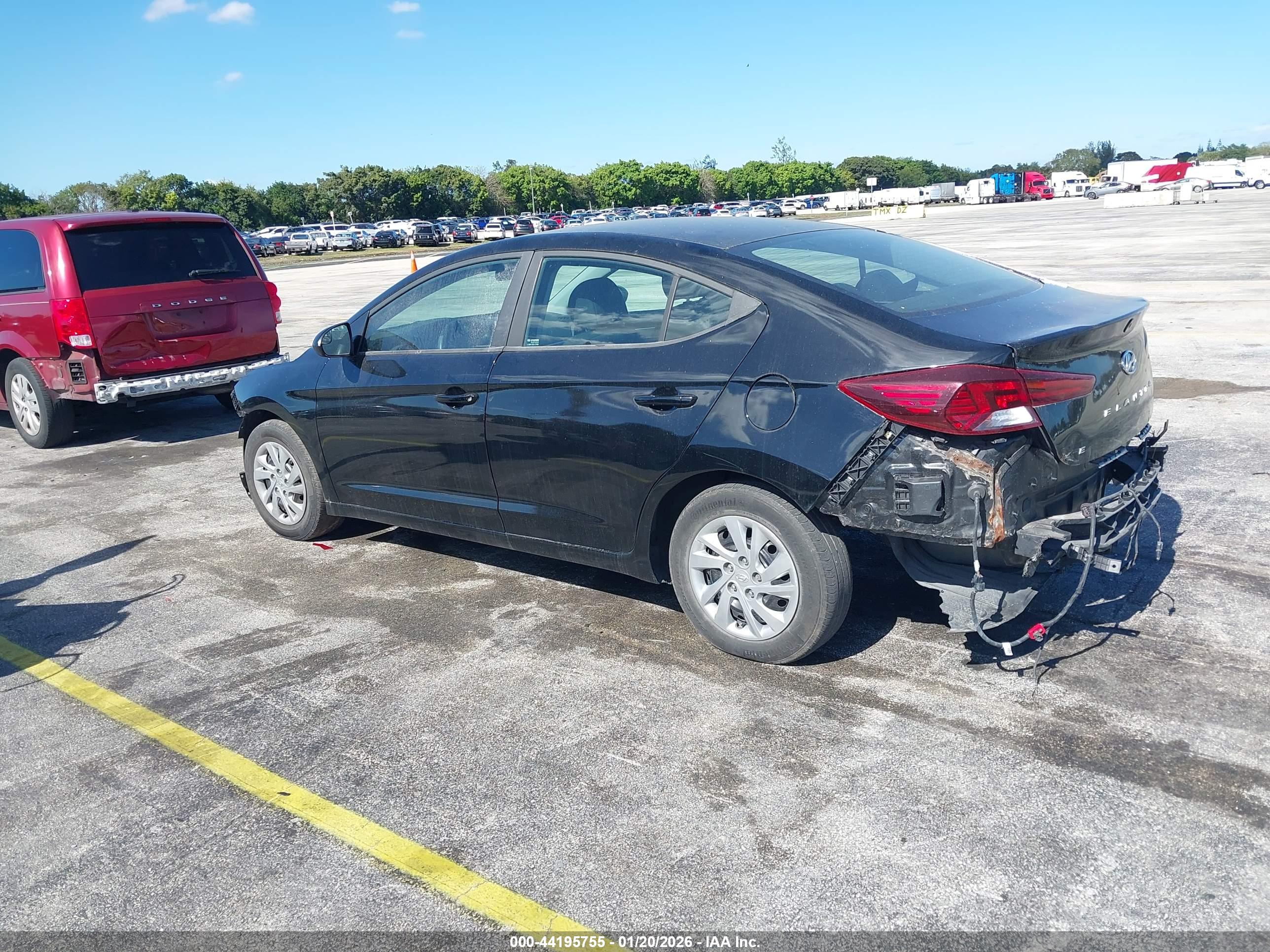 HYUNDAI ELANTRA image 3