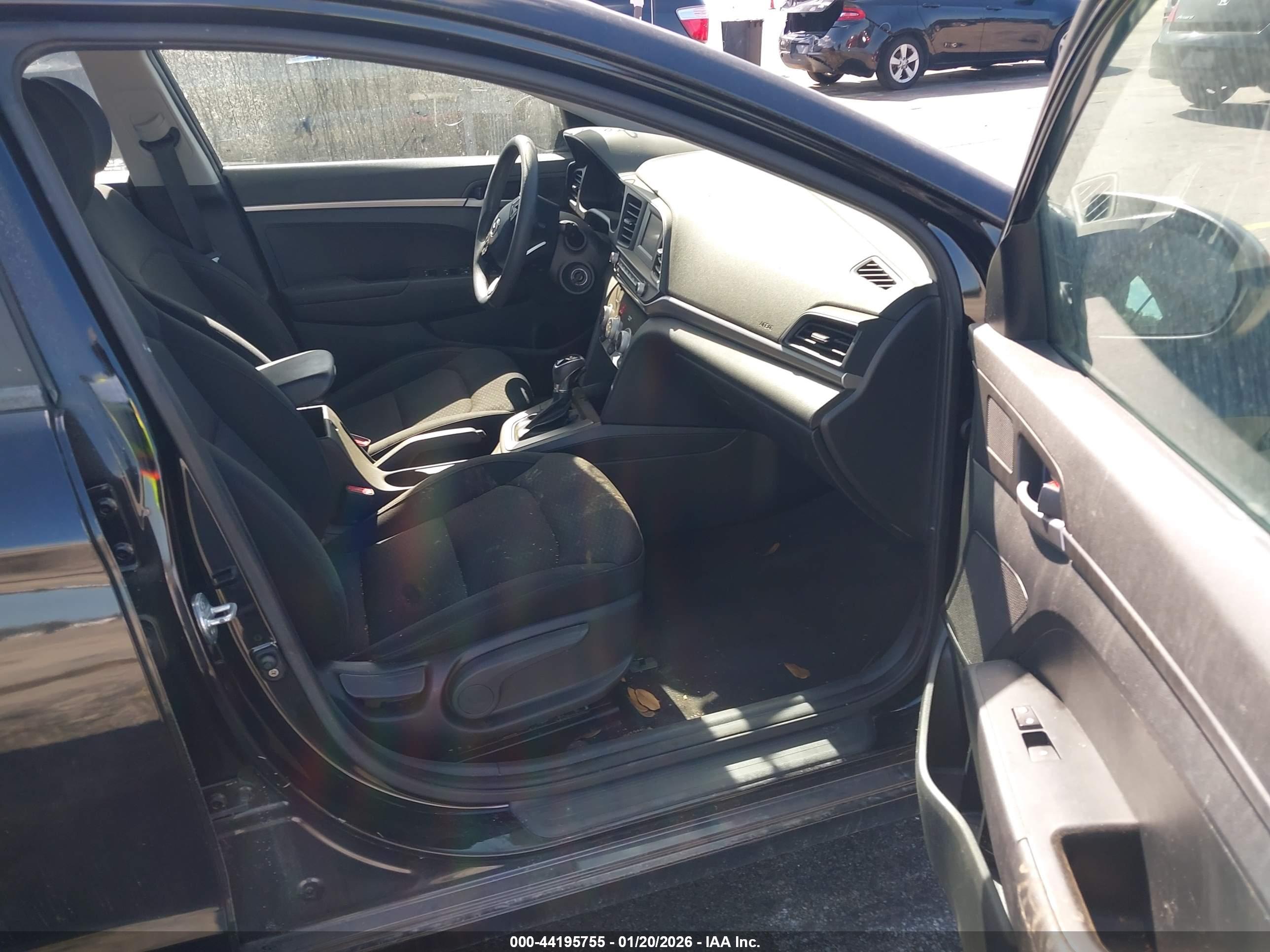 HYUNDAI ELANTRA image 5