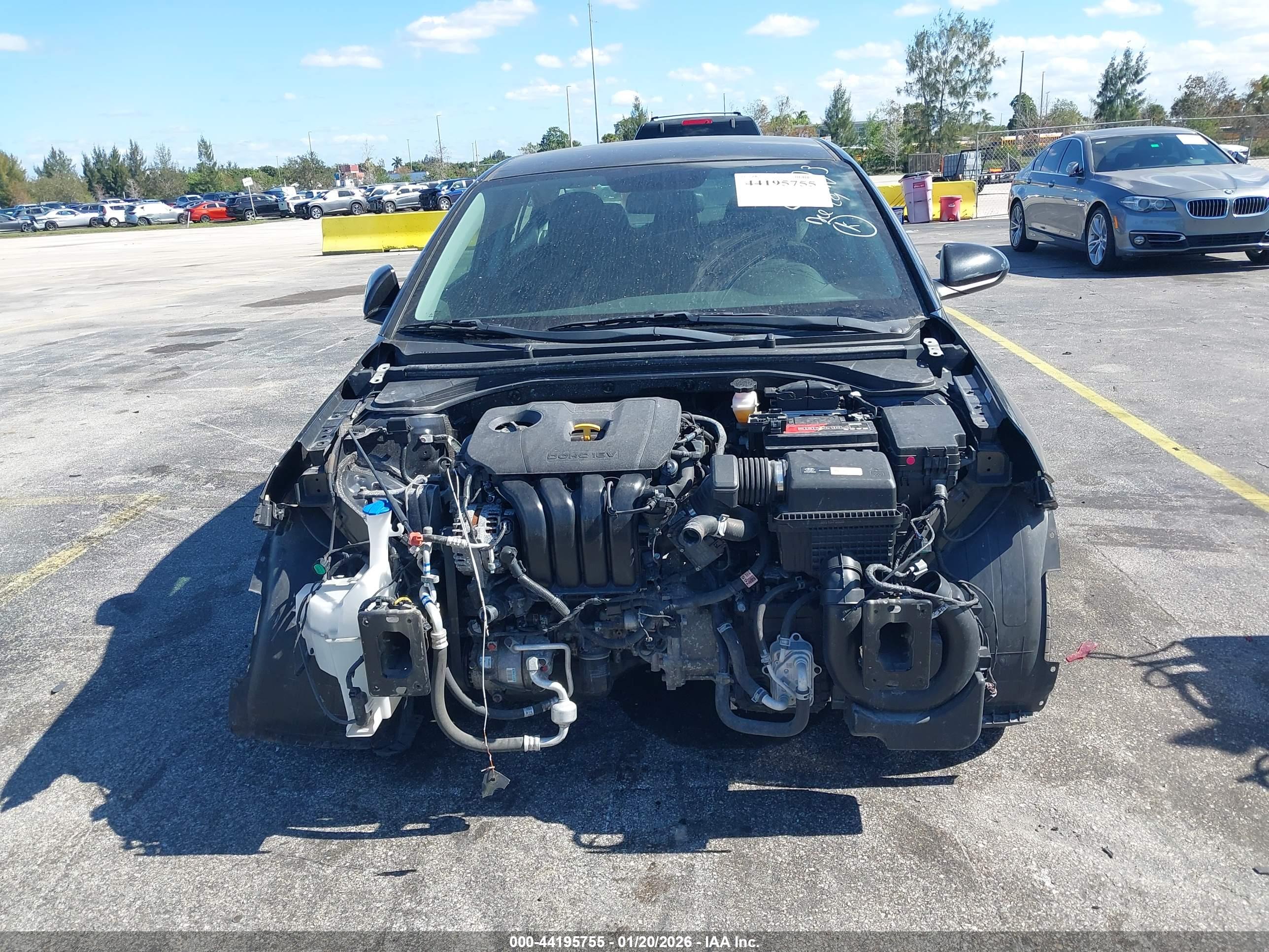 HYUNDAI ELANTRA image 6