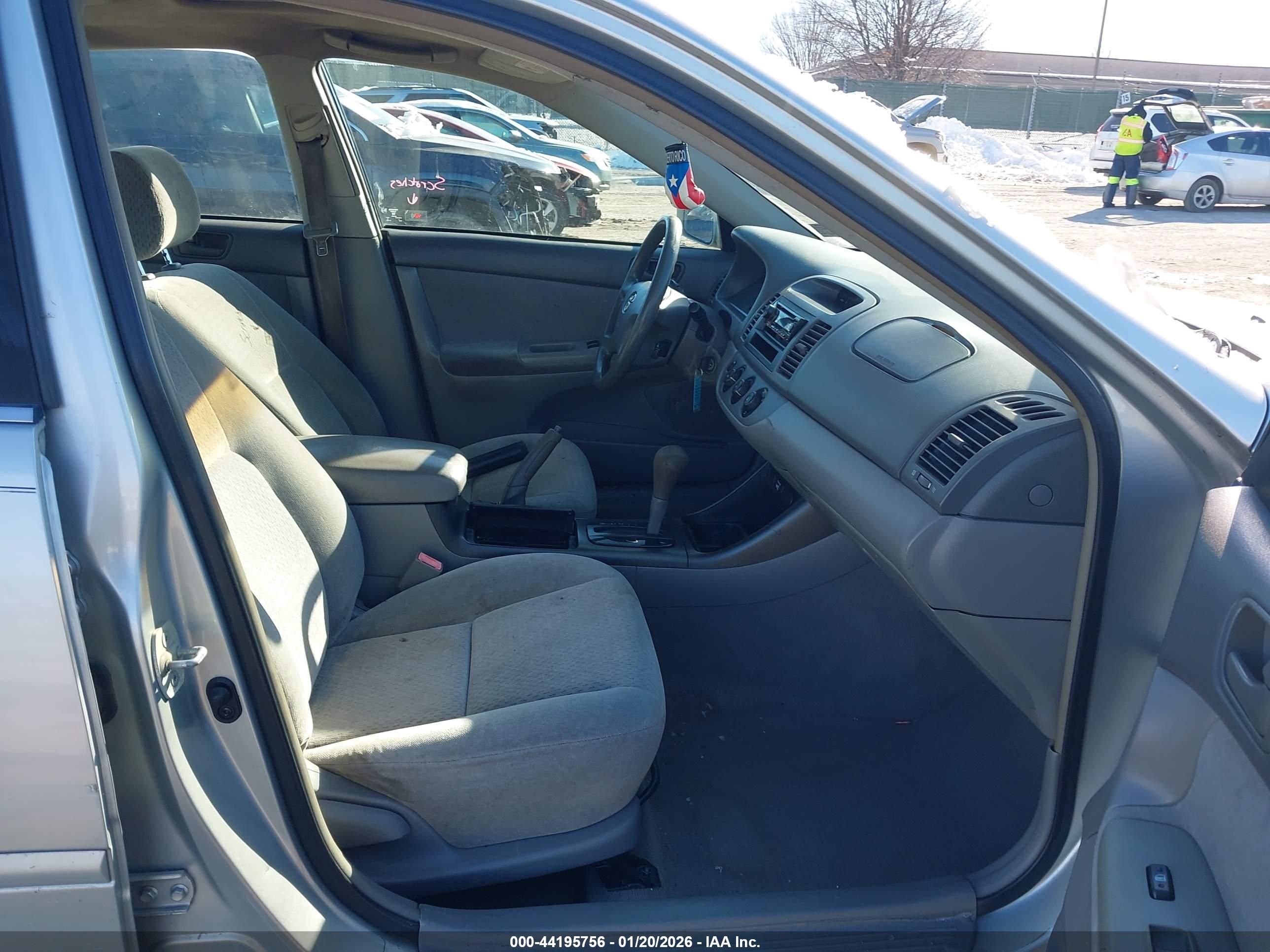 TOYOTA CAMRY image 5