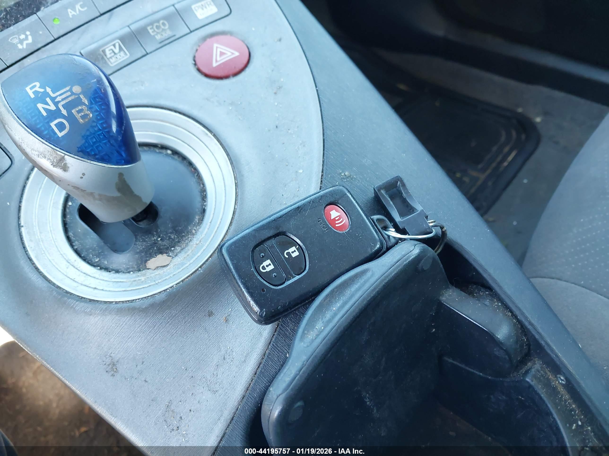 TOYOTA PRIUS image 11