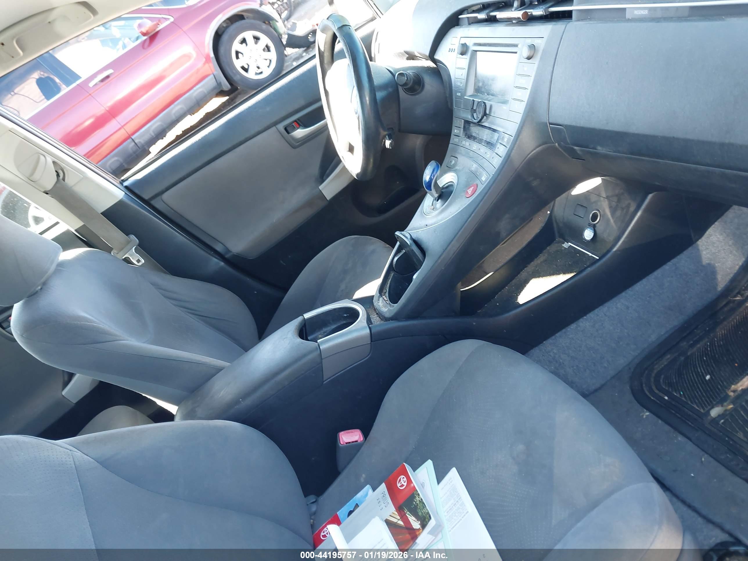 TOYOTA PRIUS image 5