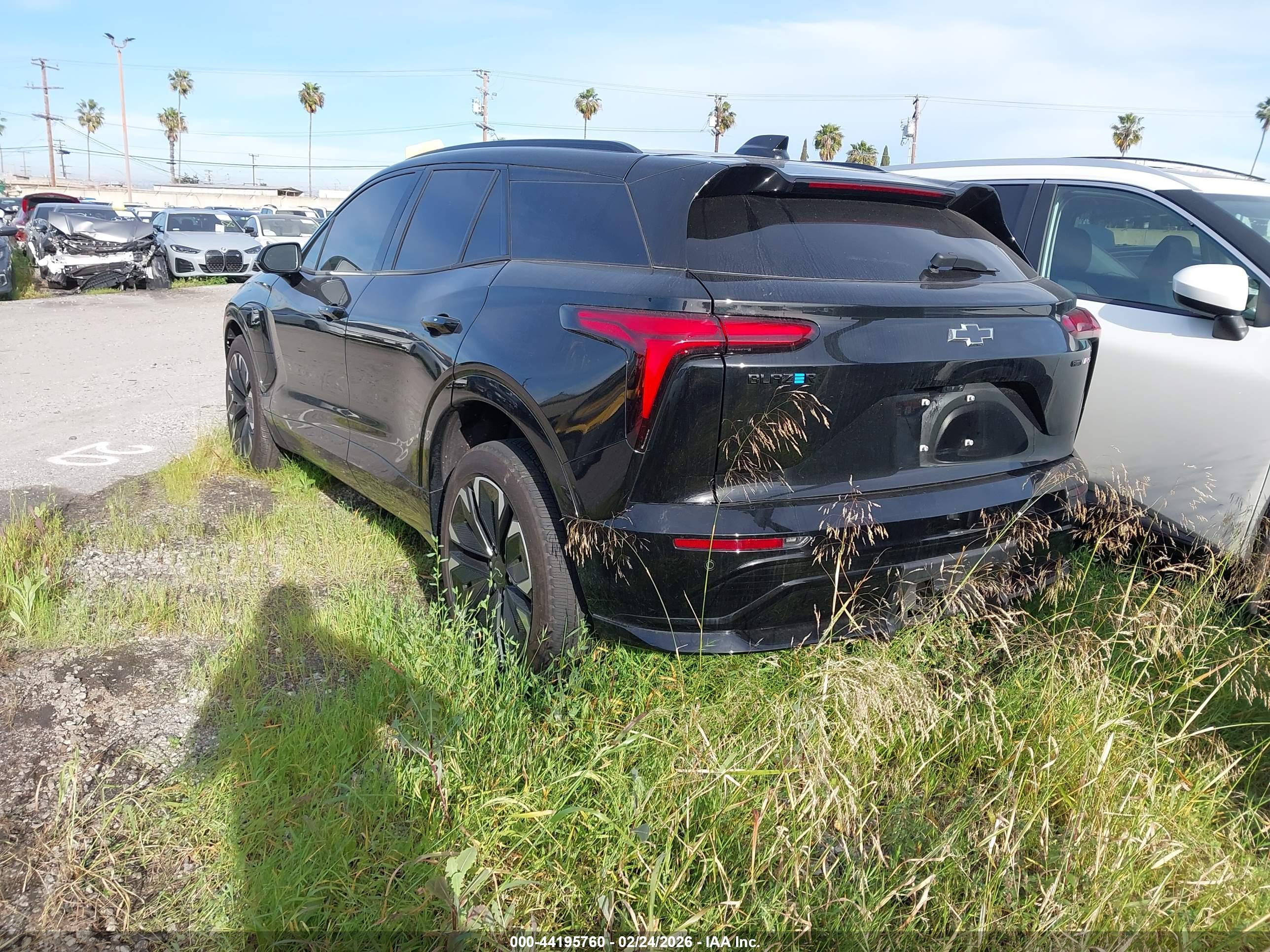 CHEVROLET BLAZER image 3