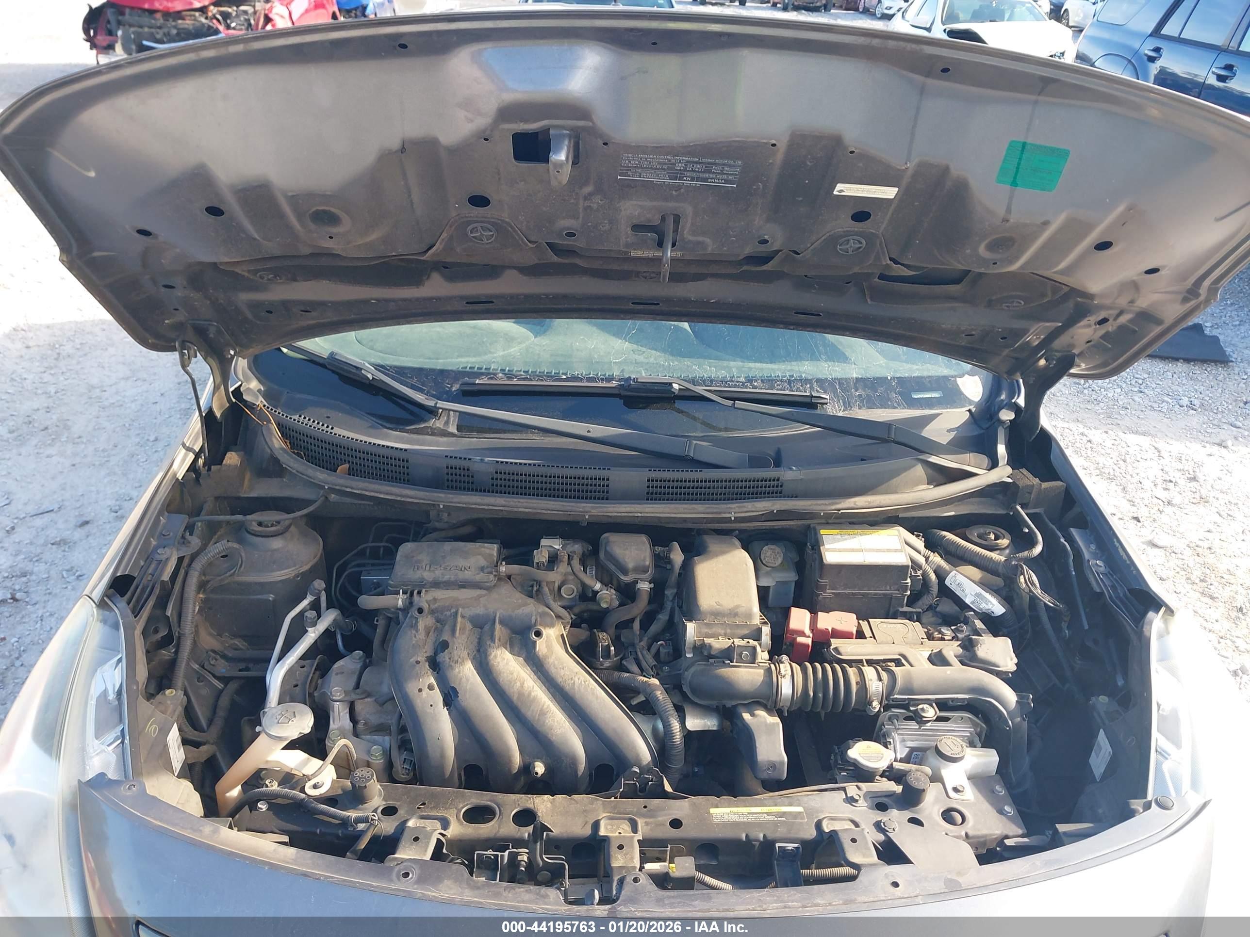 NISSAN VERSA image 10