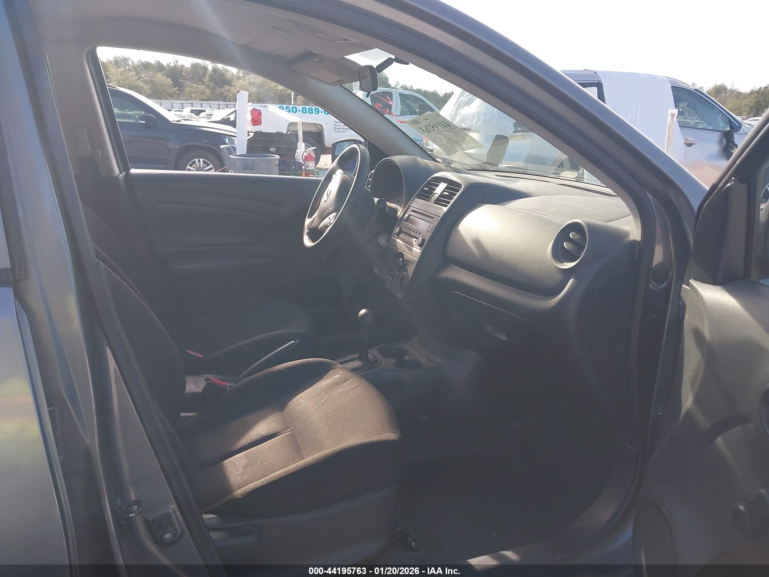 NISSAN VERSA image 5