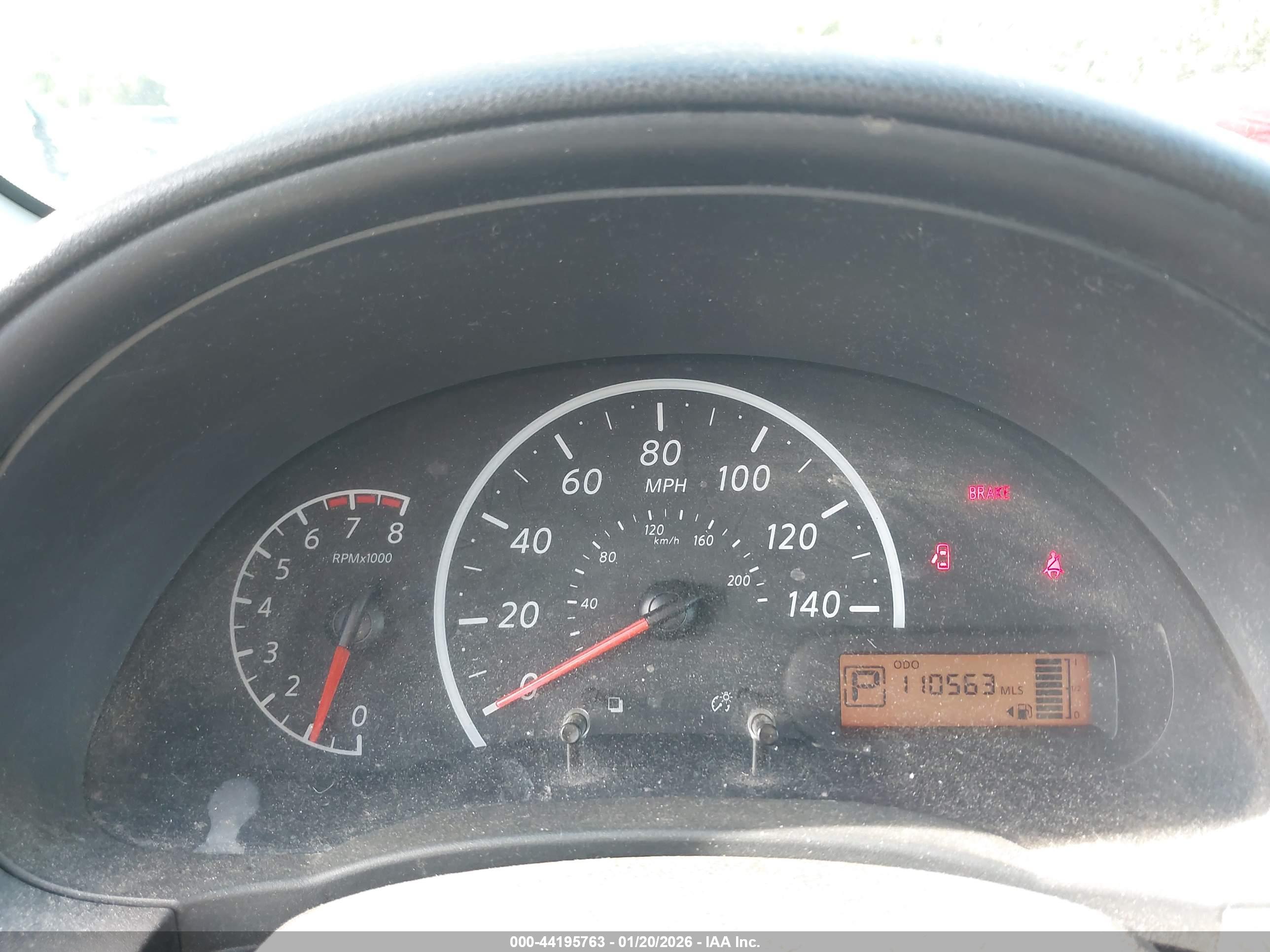 NISSAN VERSA image 7