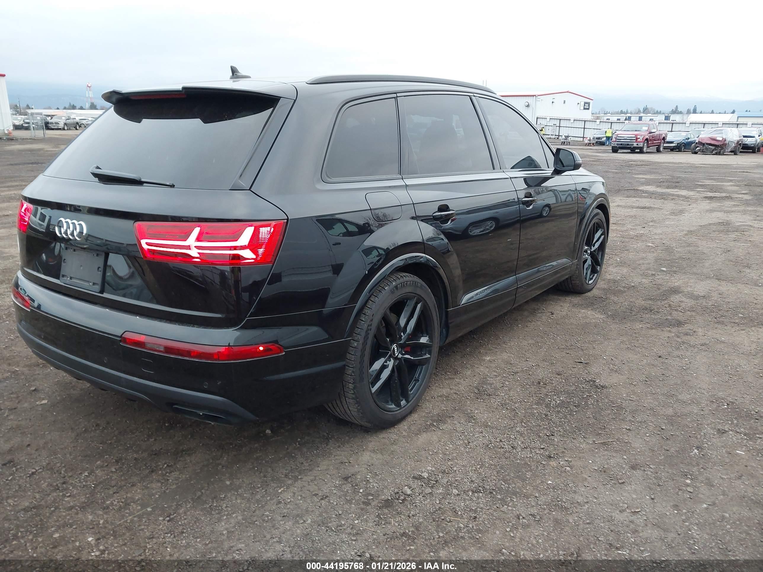 AUDI Q7 image 4