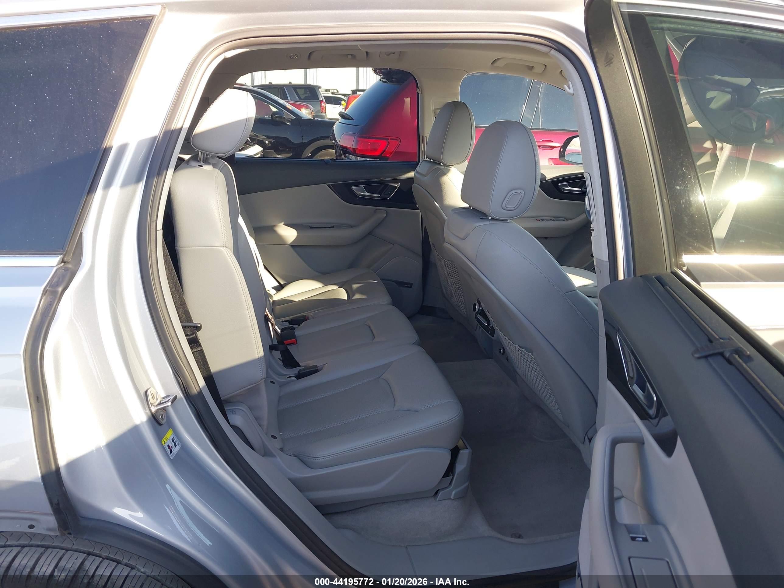 AUDI Q7 image 8