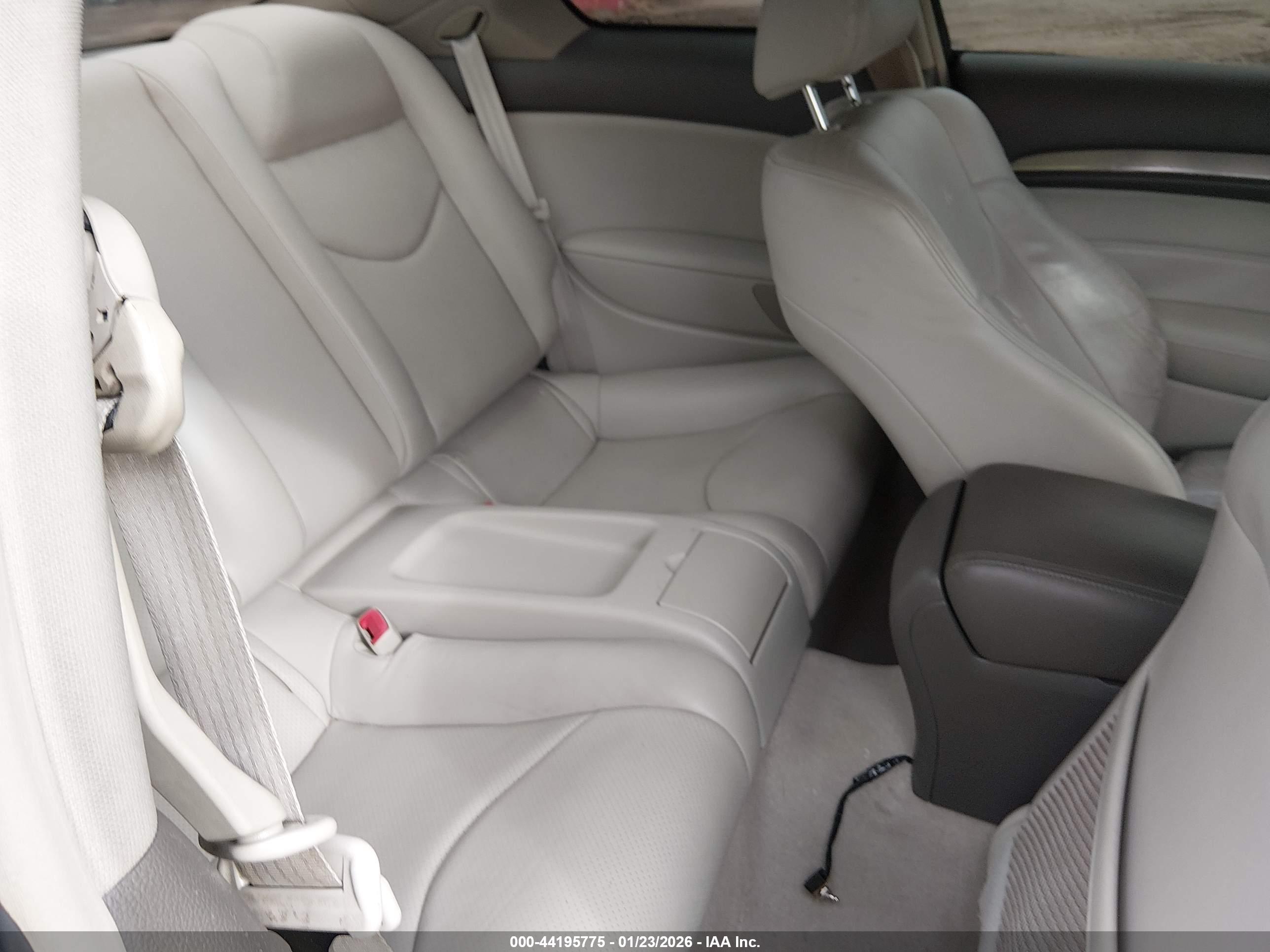 INFINITI G37 image 8
