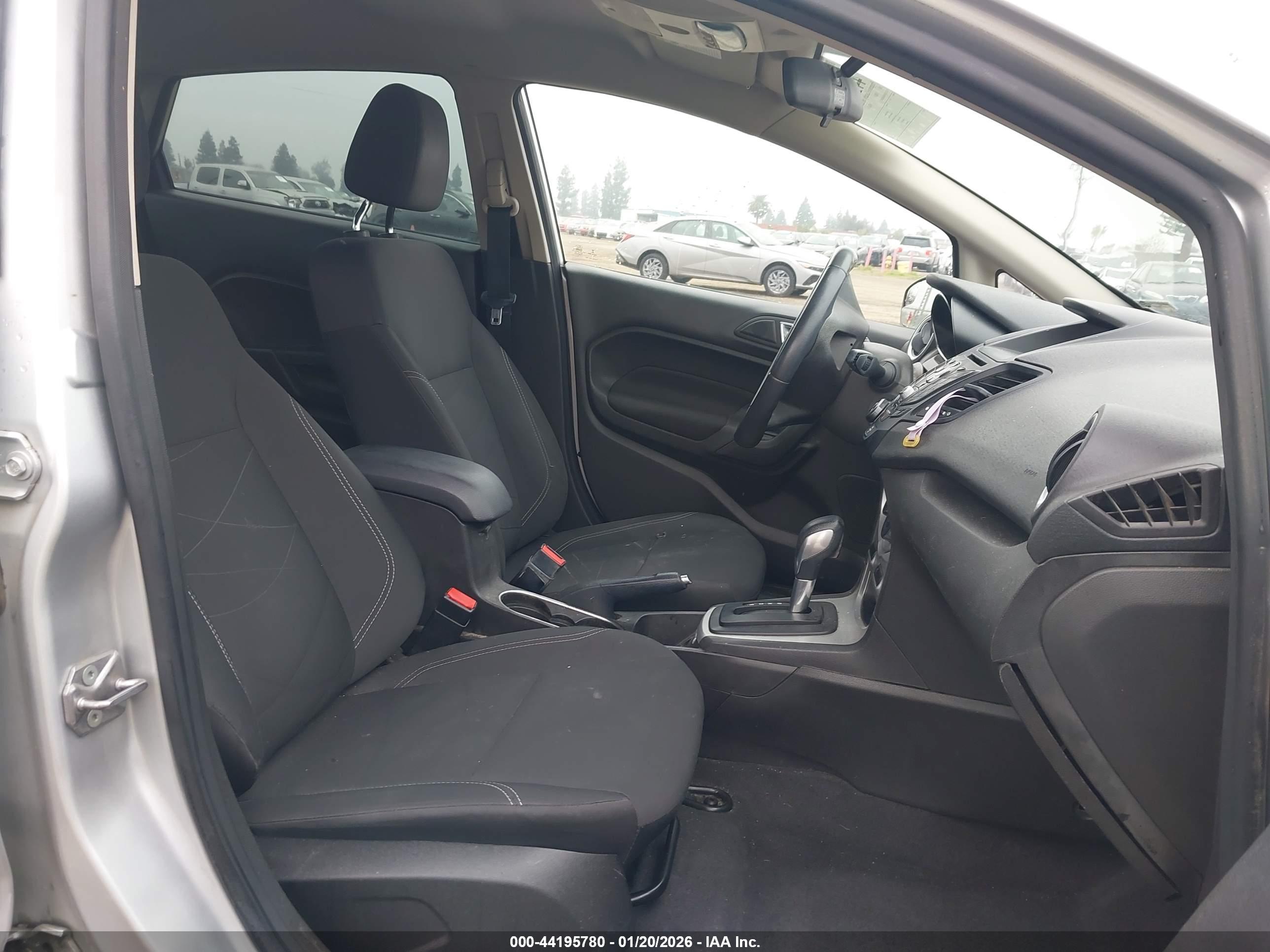 FORD FIESTA image 5