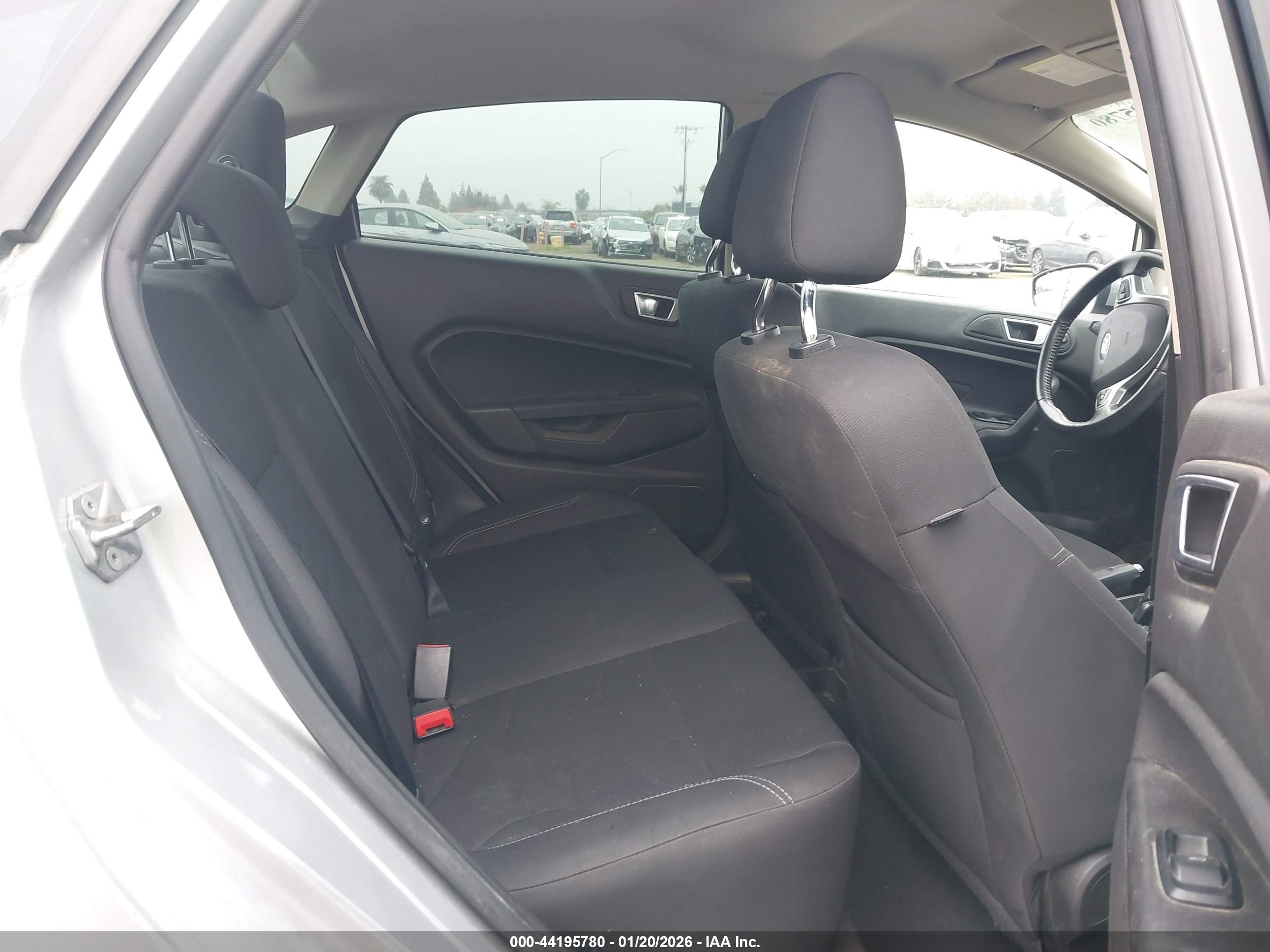 FORD FIESTA image 8