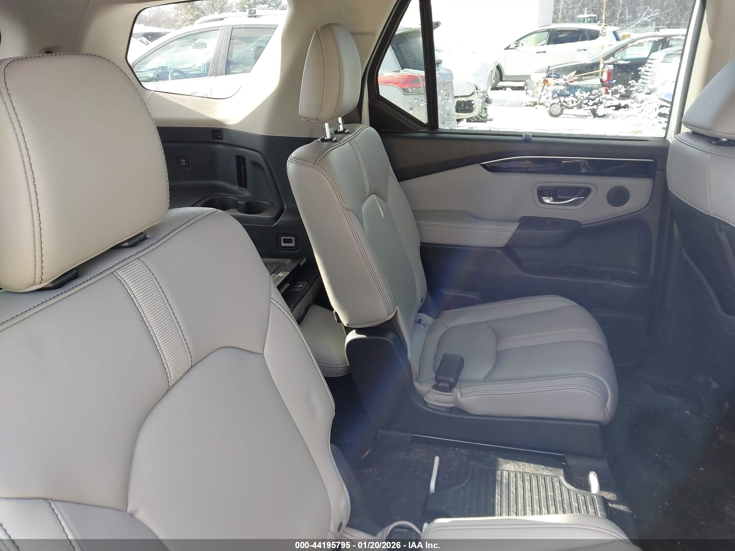 HONDA PILOT image 8
