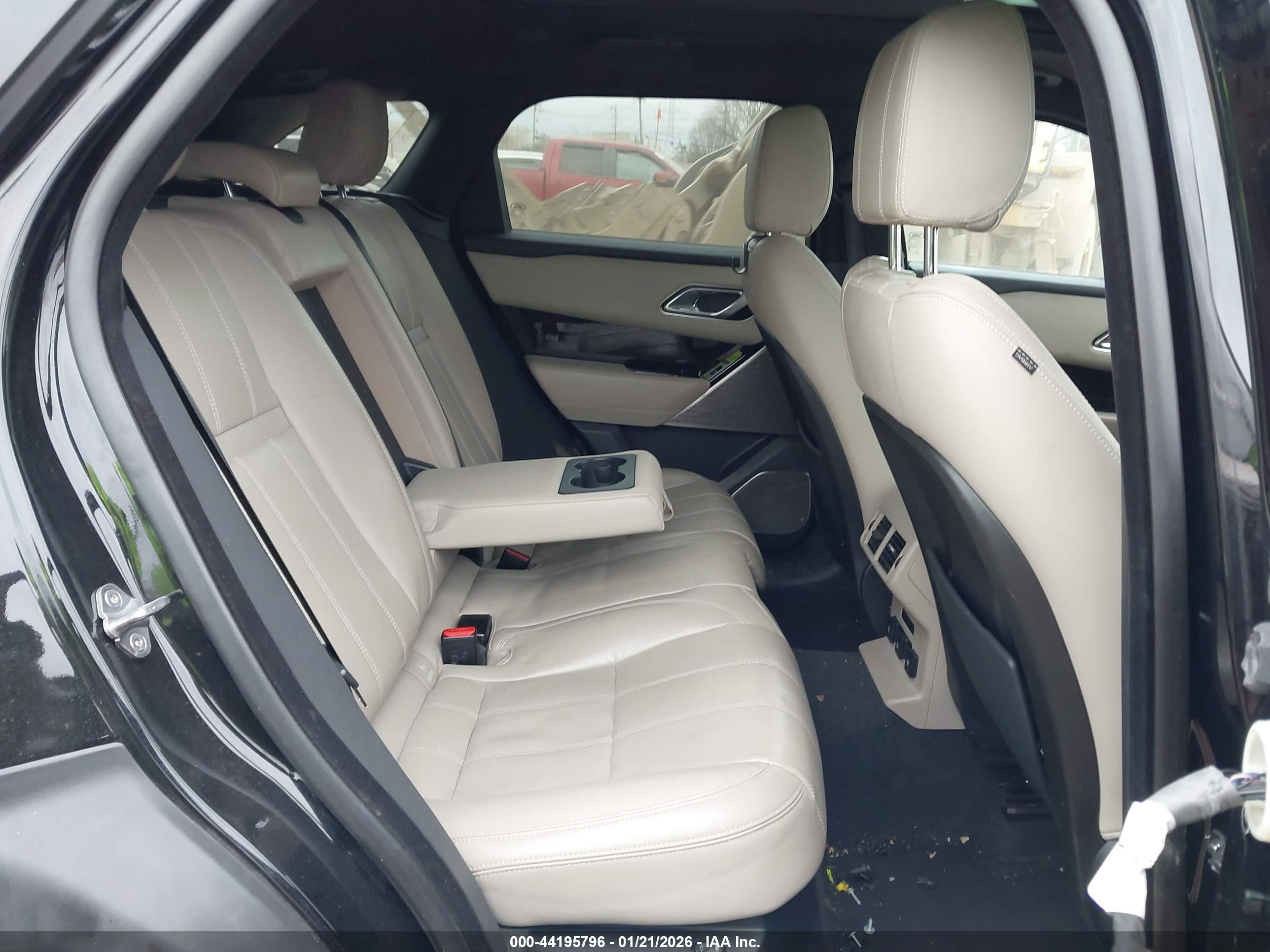 LAND ROVER image 8