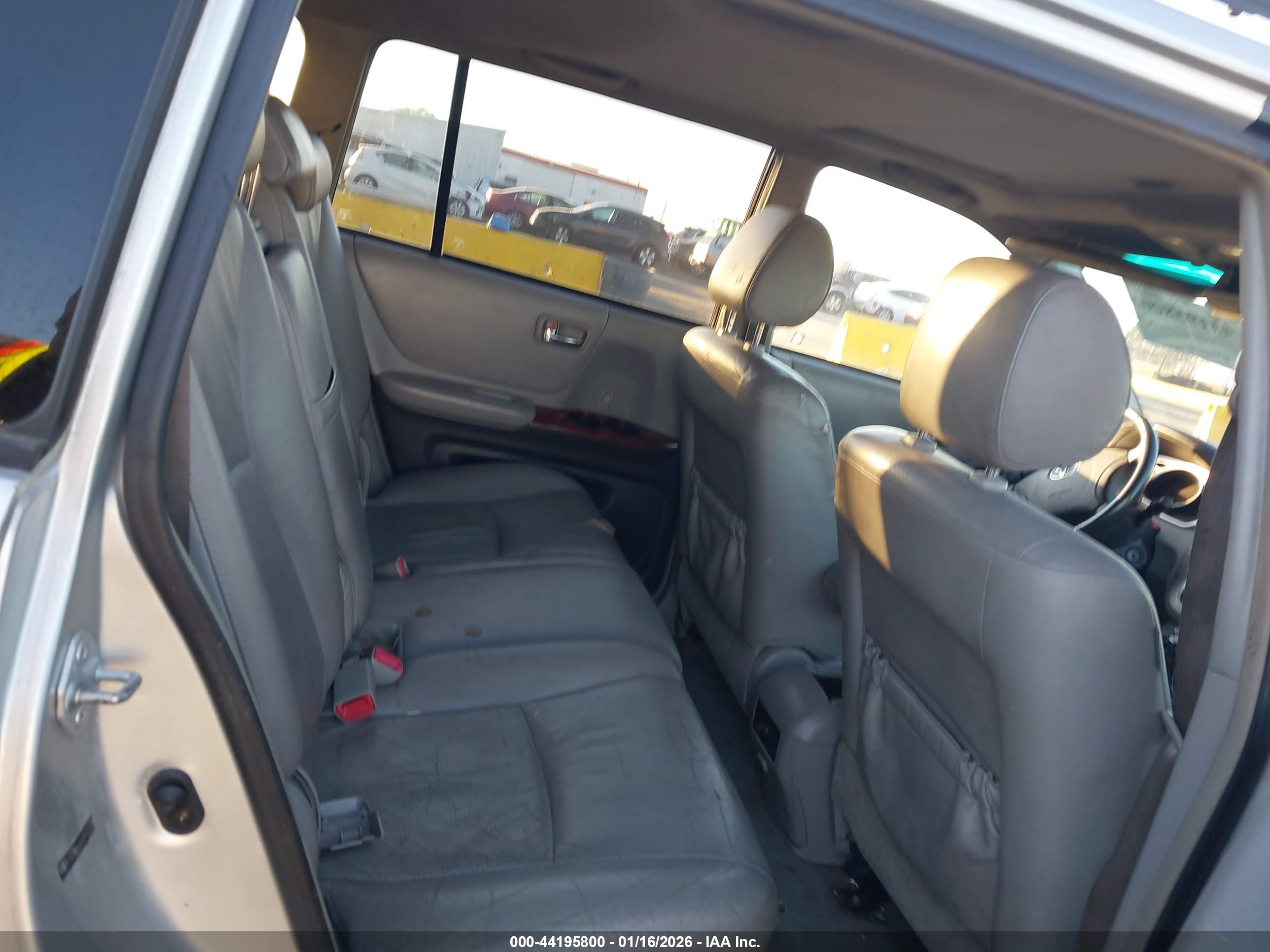 TOYOTA HIGHLANDER image 8