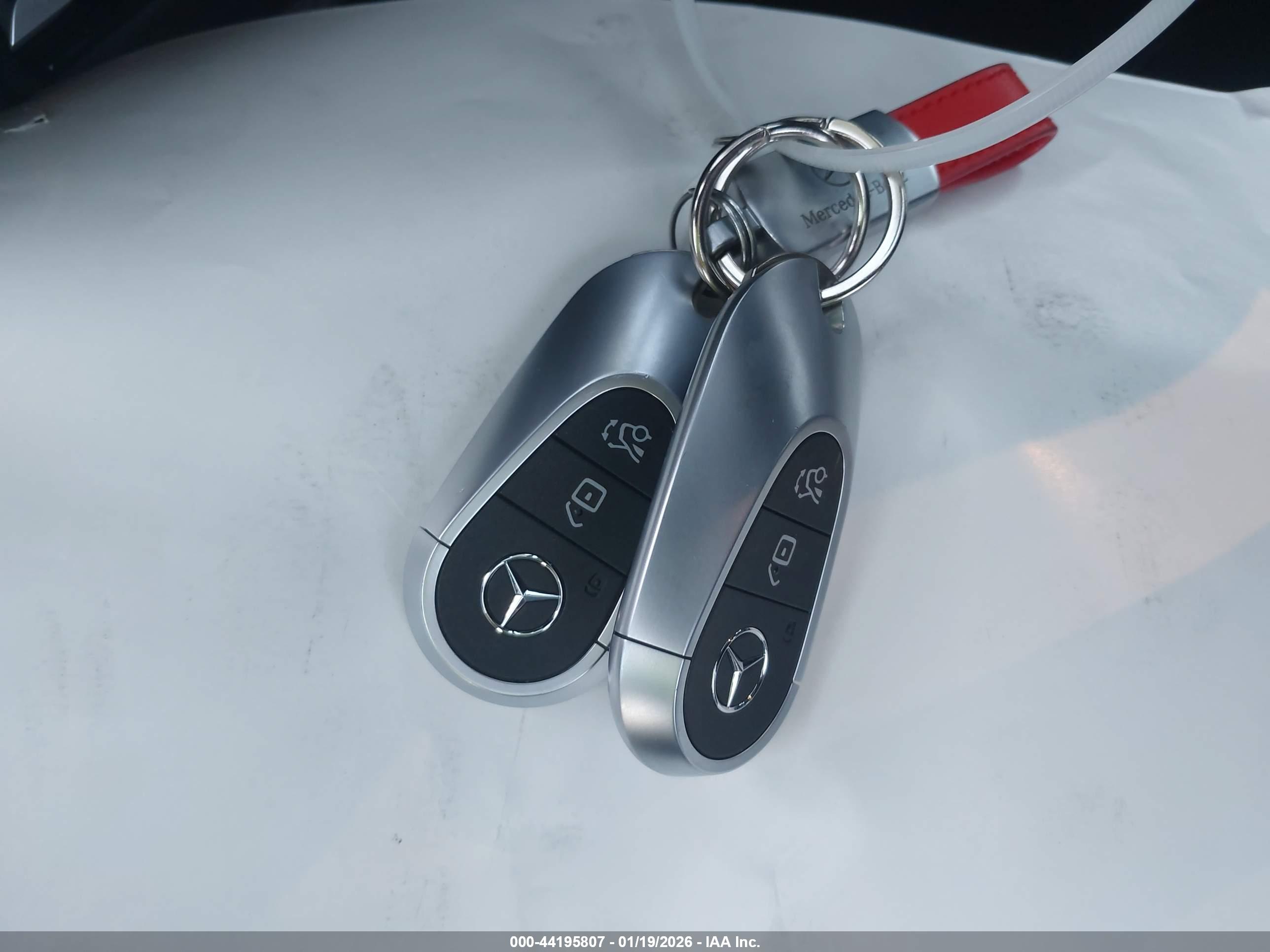 MERCEDES-BENZ GLC image 11