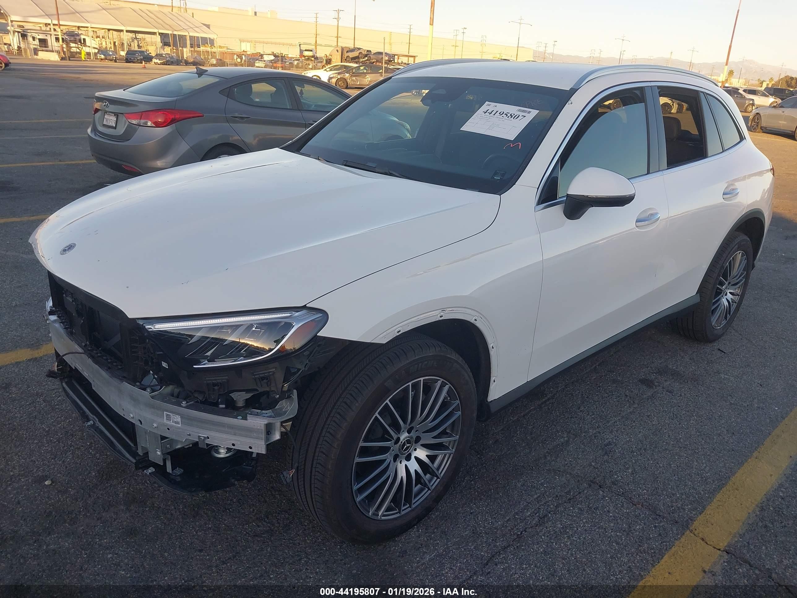 MERCEDES-BENZ GLC image 2