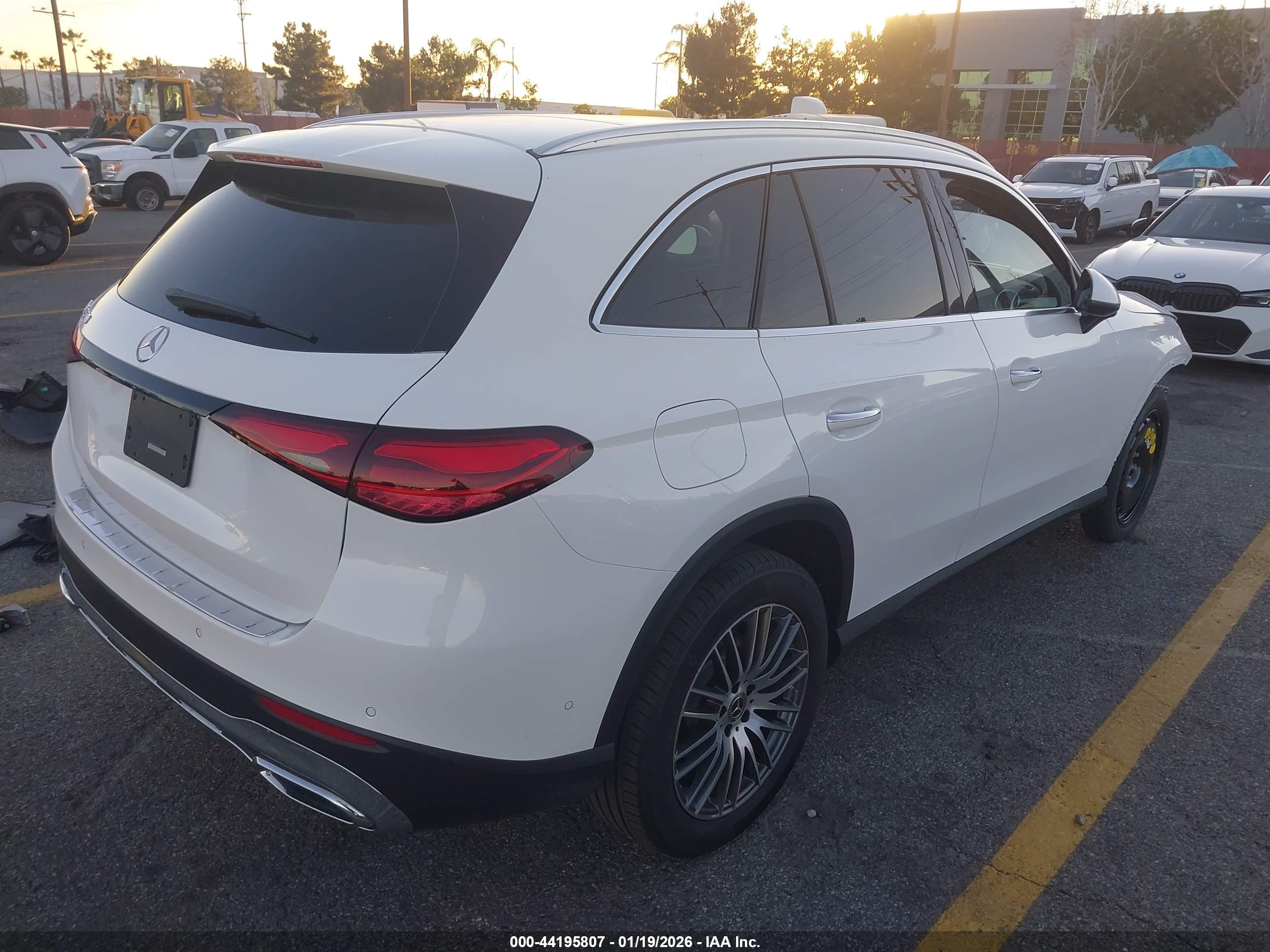 MERCEDES-BENZ GLC image 4