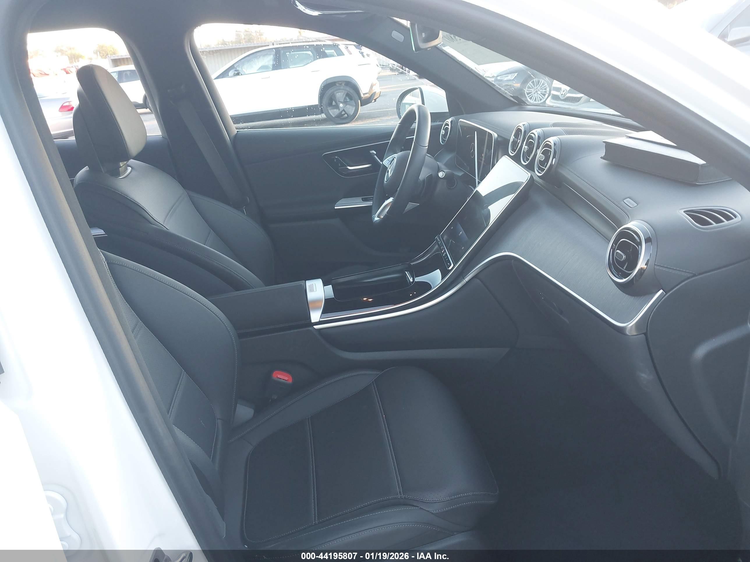 MERCEDES-BENZ GLC image 5