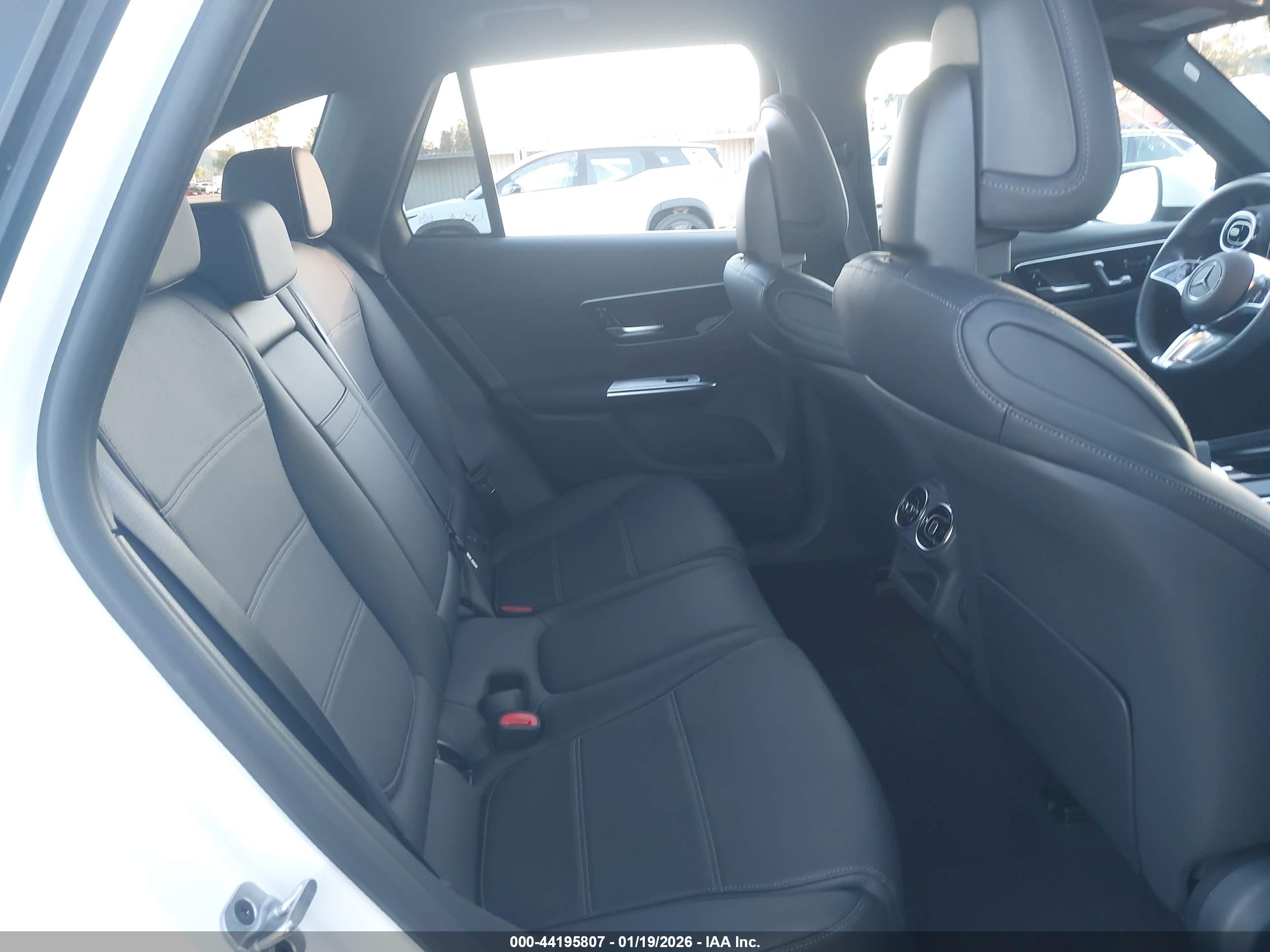 MERCEDES-BENZ GLC image 8
