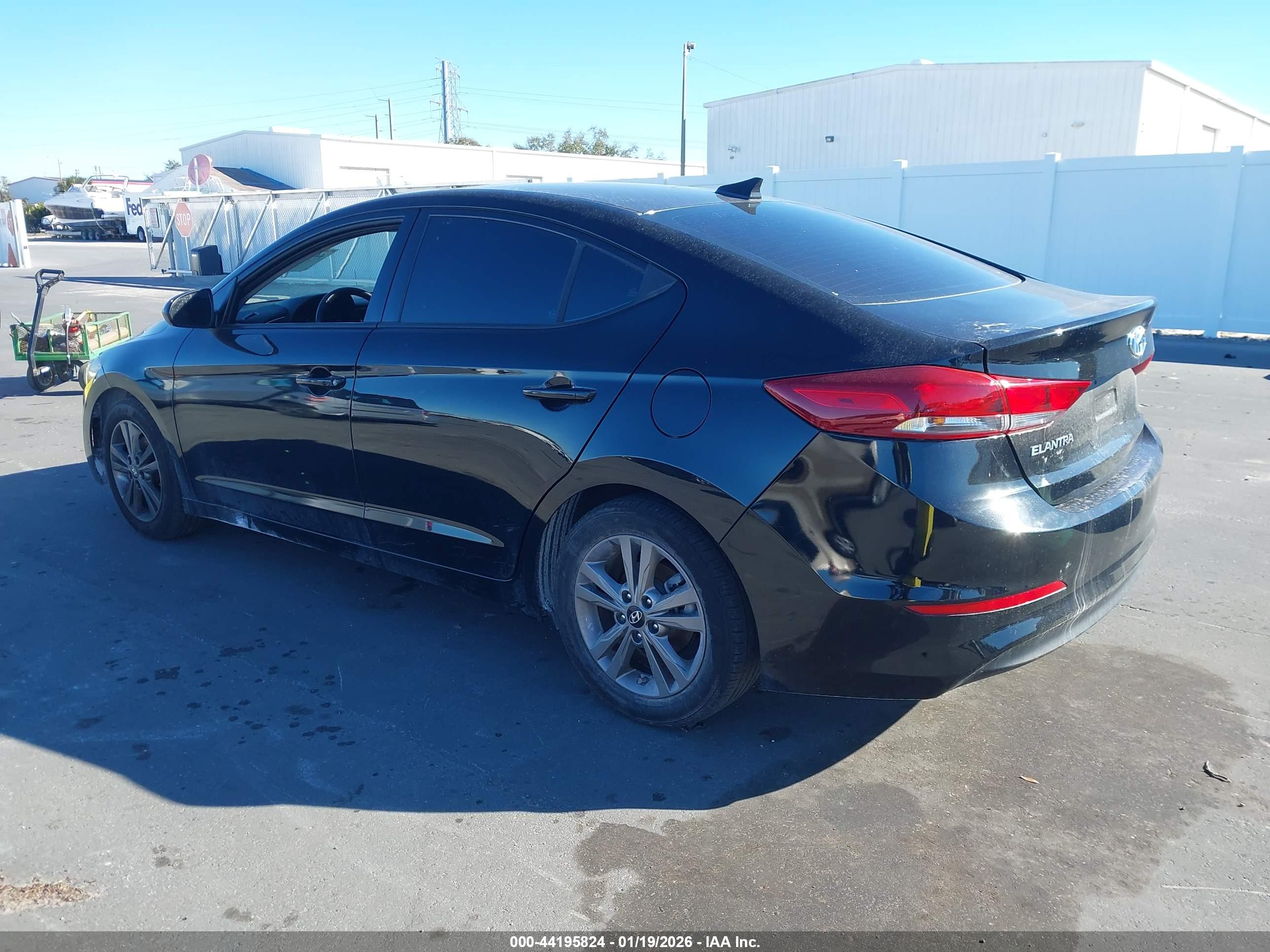 HYUNDAI ELANTRA image 3