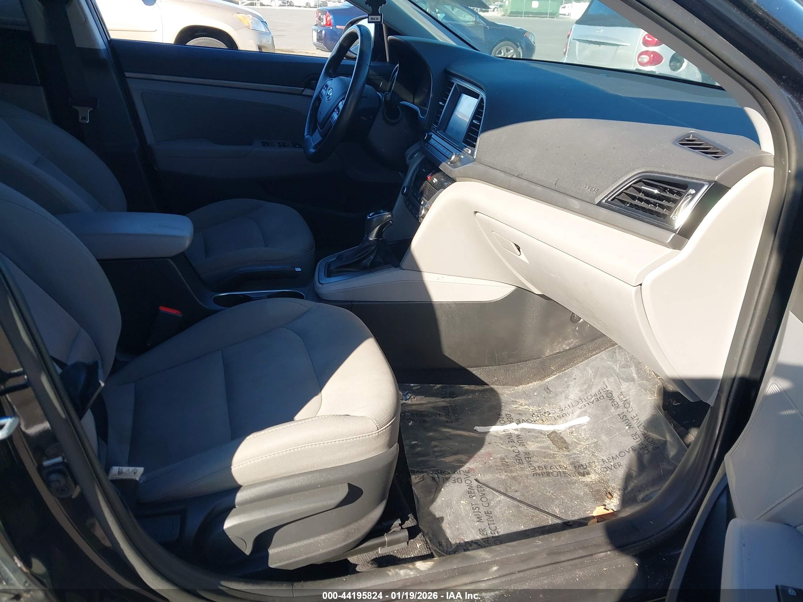 HYUNDAI ELANTRA image 5